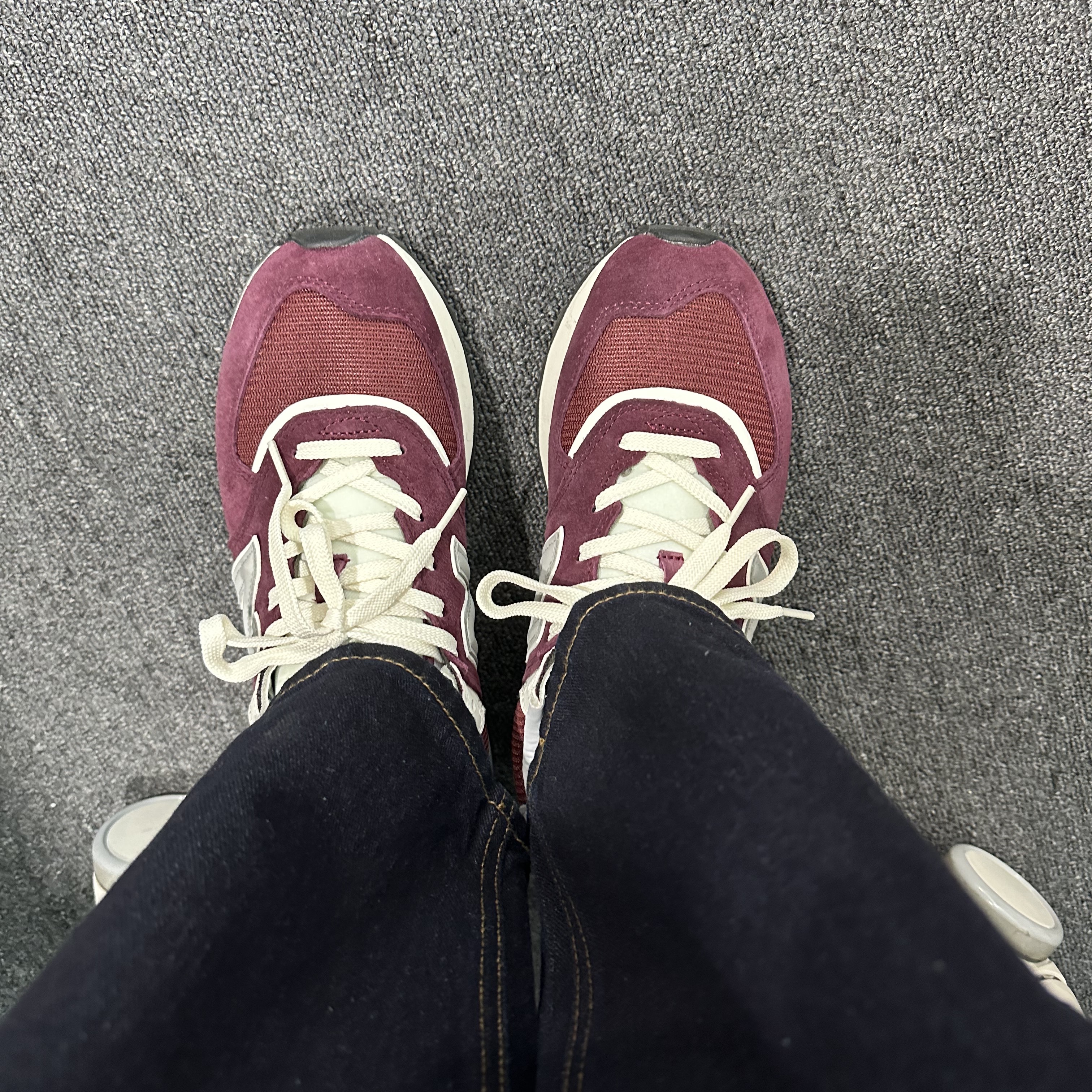 New Balance 574 Legacy Burgundy 착용 스타일