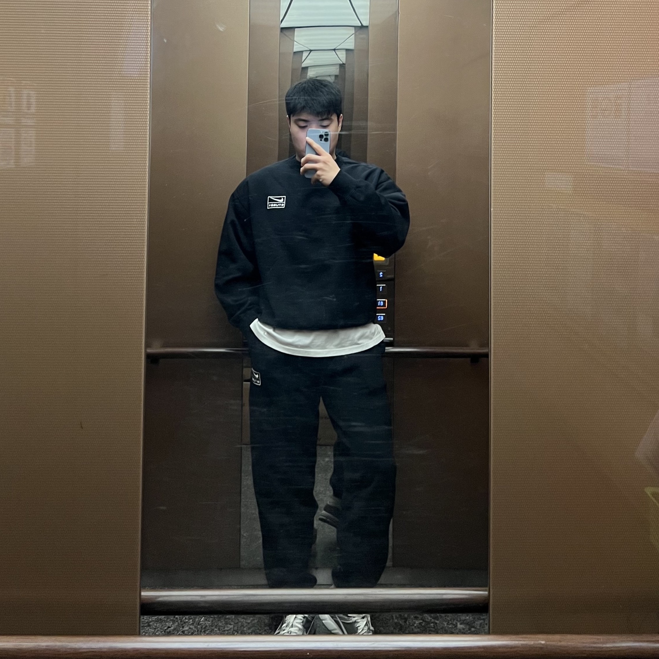 Nike x Stussy NRG Washed Fleece Pants Black (DO5296-010), Nike x Stussy NRG Washed Fleece Crewneck Black (DO5310-010) 착용 스타일