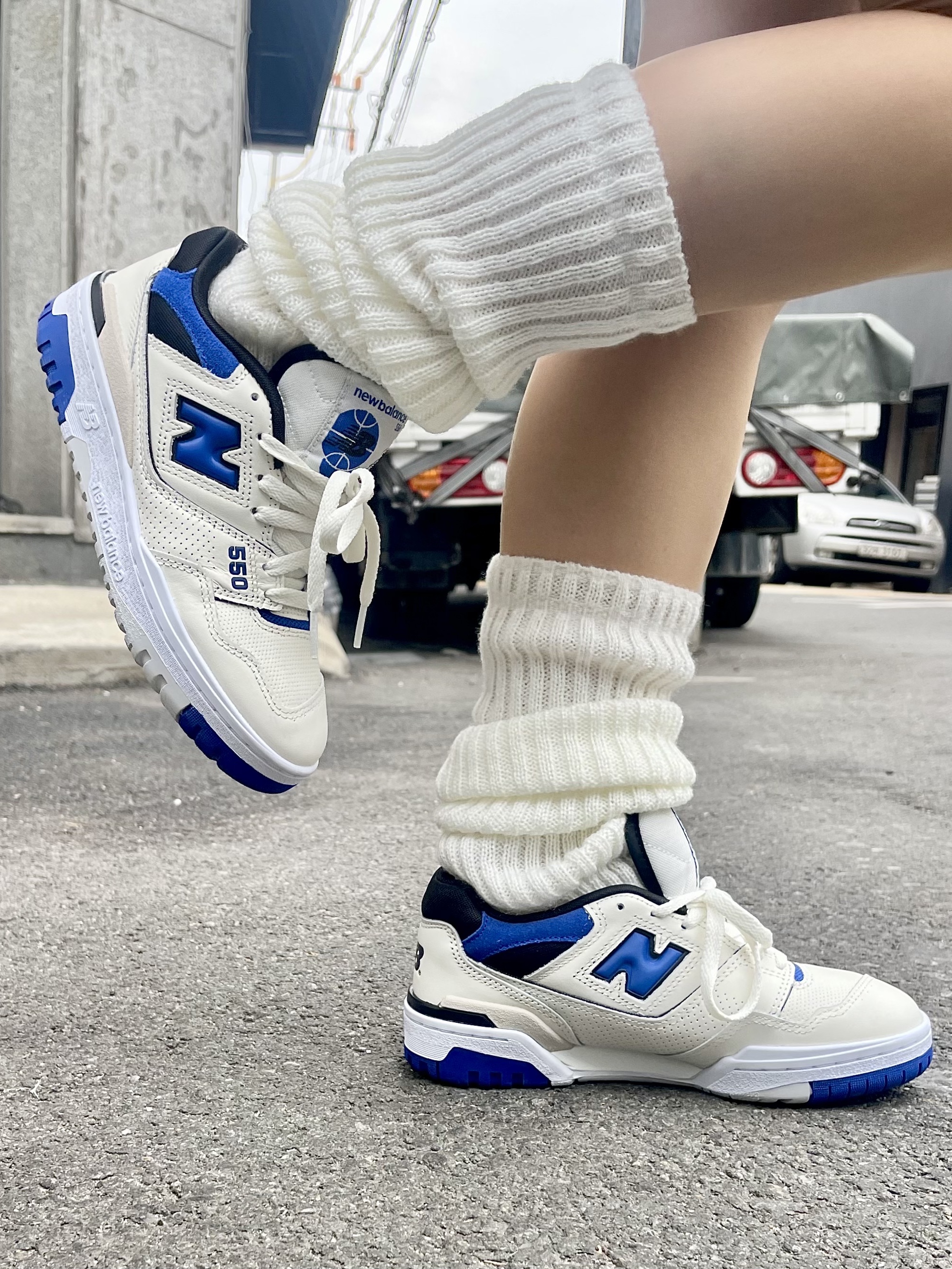 New Balance 550 Sea Salt Team Royal - D Standard 착용 스타일 - 3