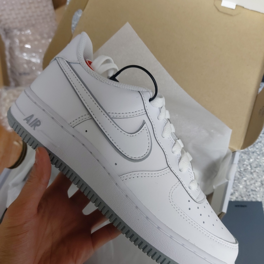 (GS) Nike Air Force 1 White Wolf Grey 착용 스타일