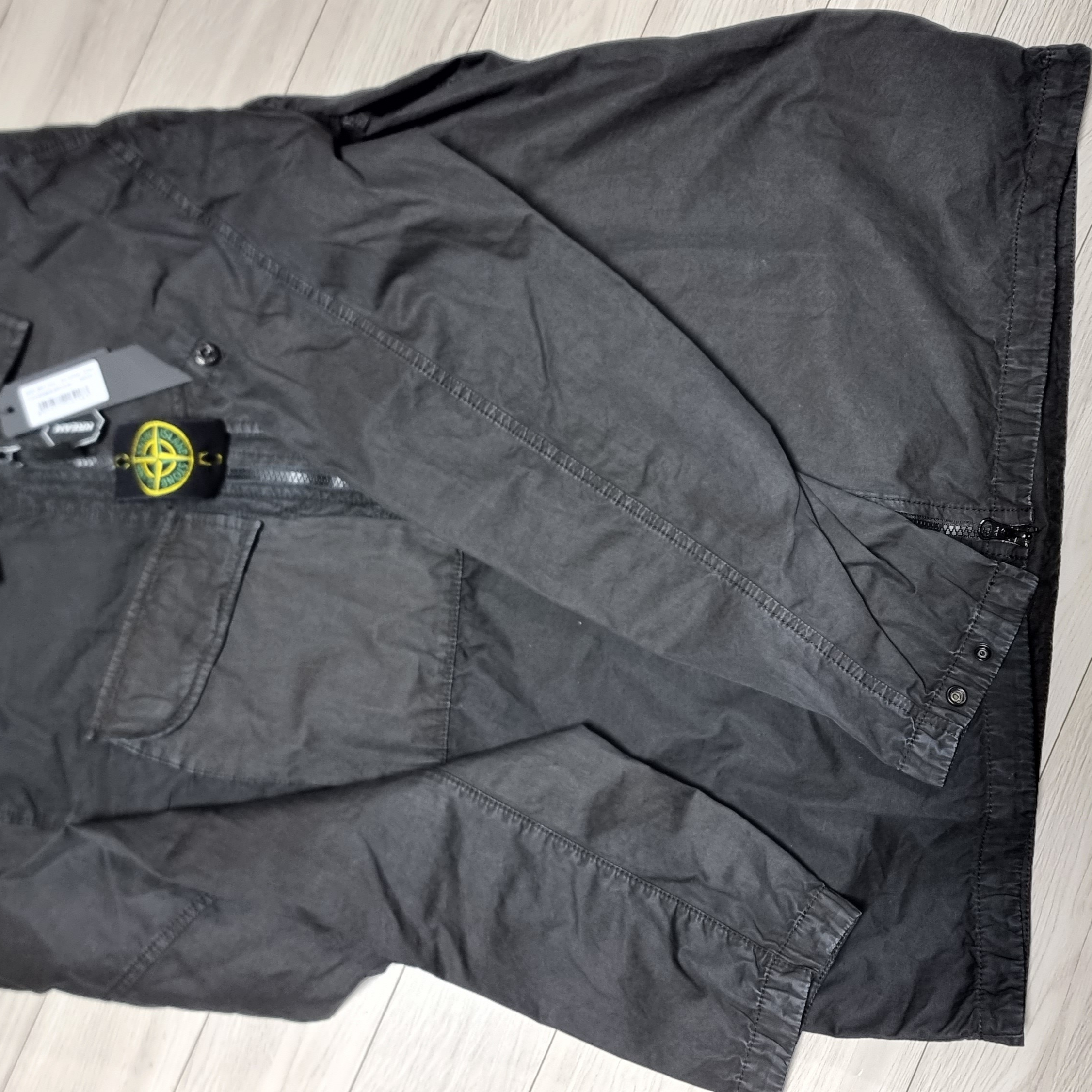 Stone Island 101WN Brushed Cotton Canvas T.CO+OLD Overshirt Black - 22FW 착용 스타일 - 2