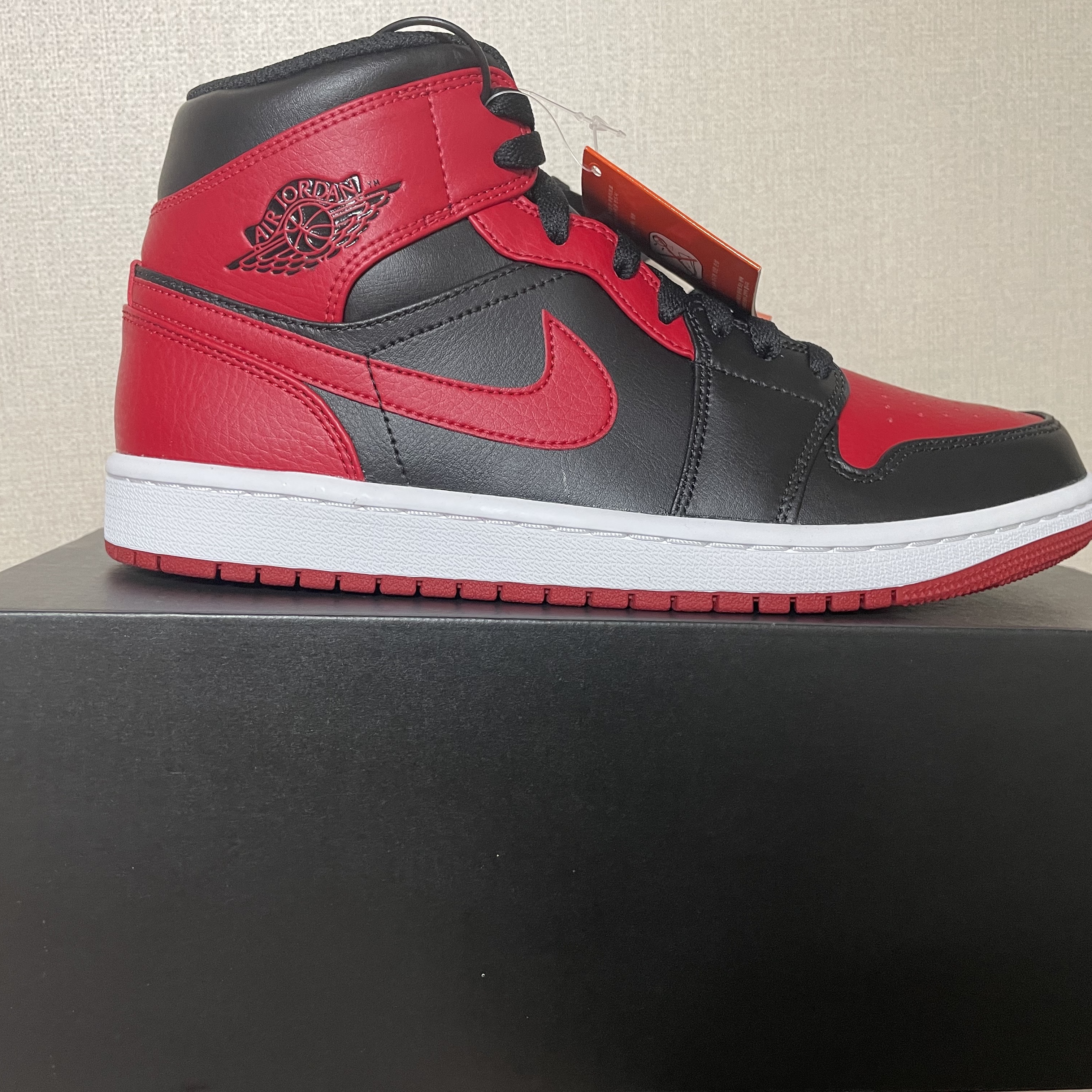 Jordan 1 Mid Bred Banned 2020 착용 스타일 - 1