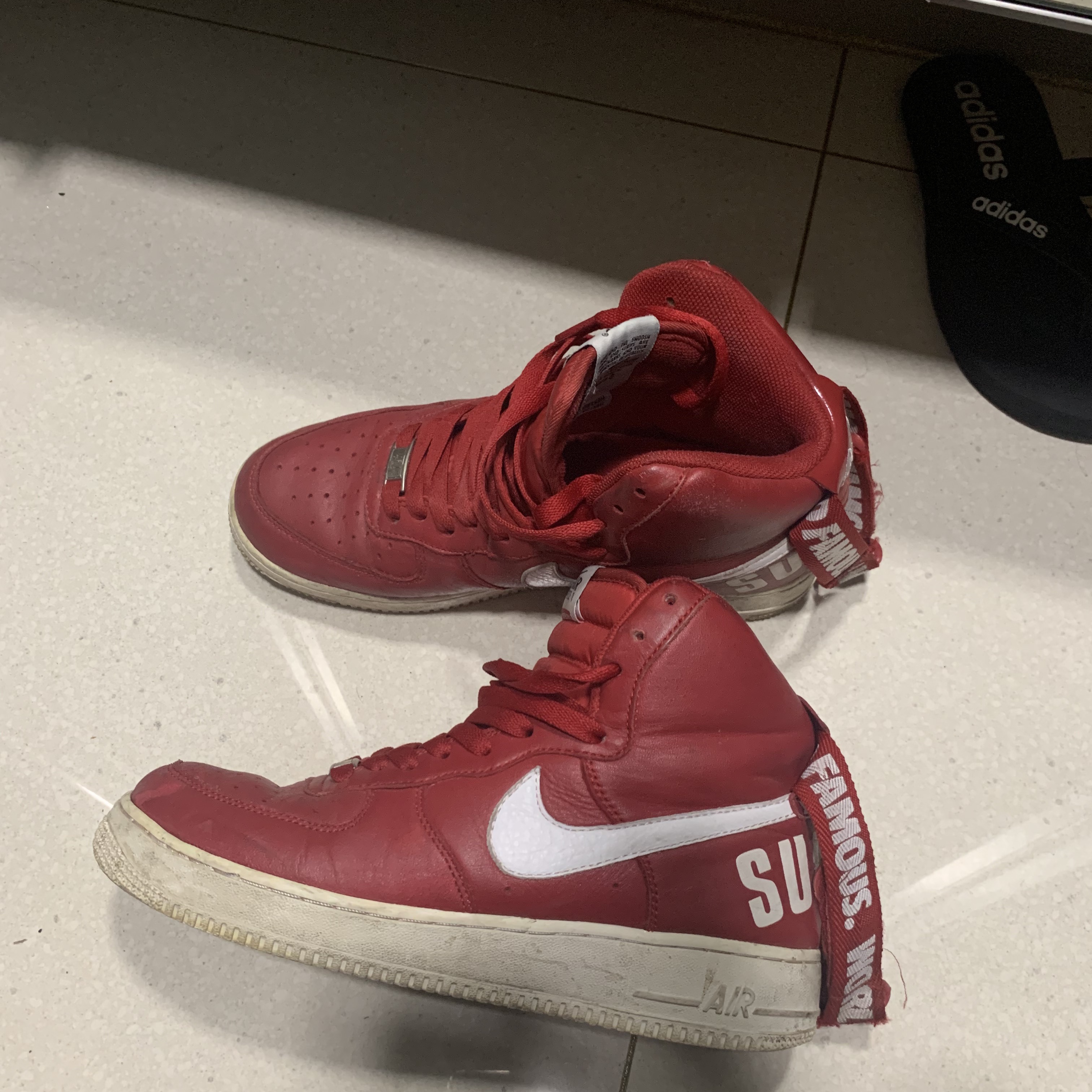 Nike x Supreme Air Force 1 High World Famous Red 착용 스타일 - 2