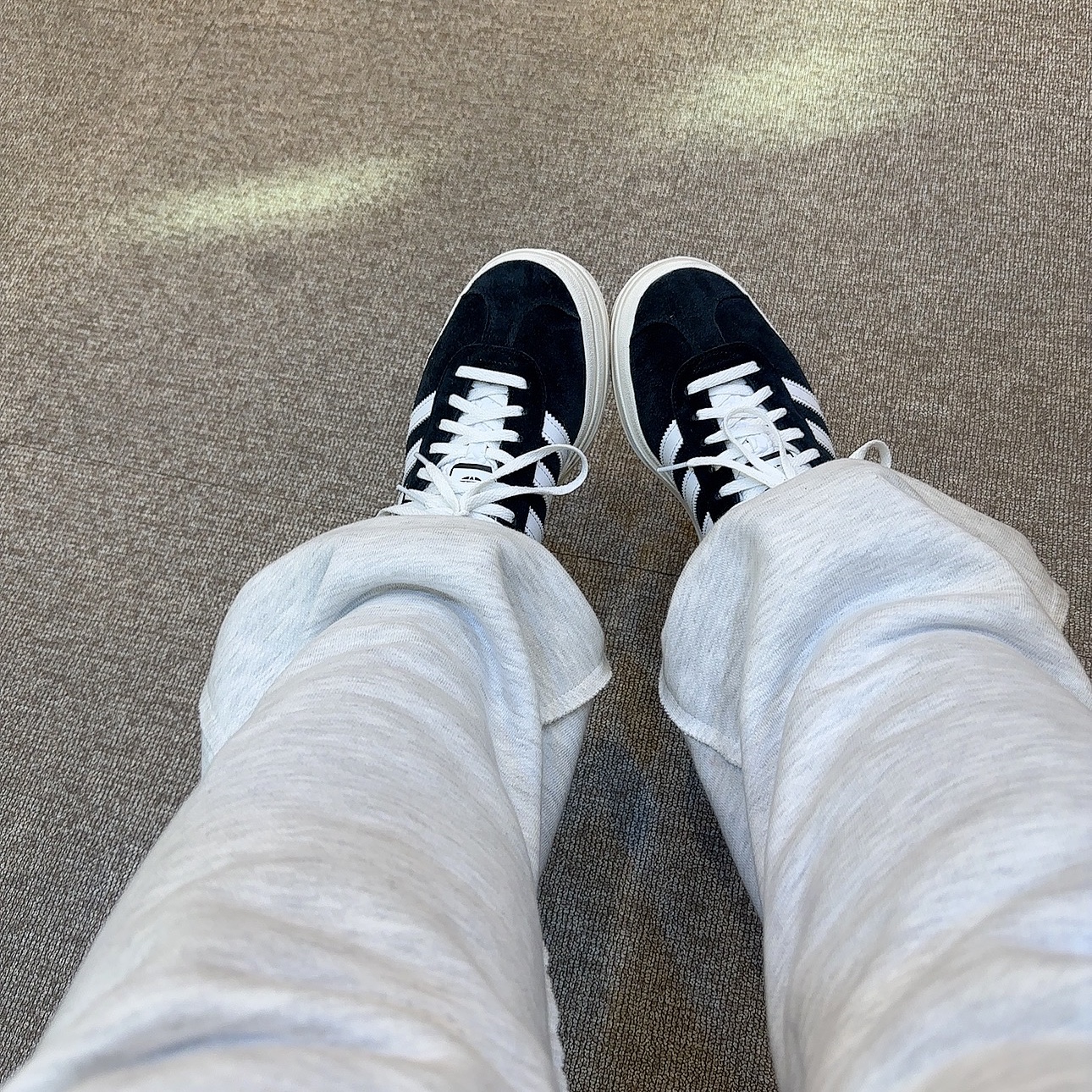 (W) Adidas Gazelle Bold Core Black Cloud White 착용 스타일