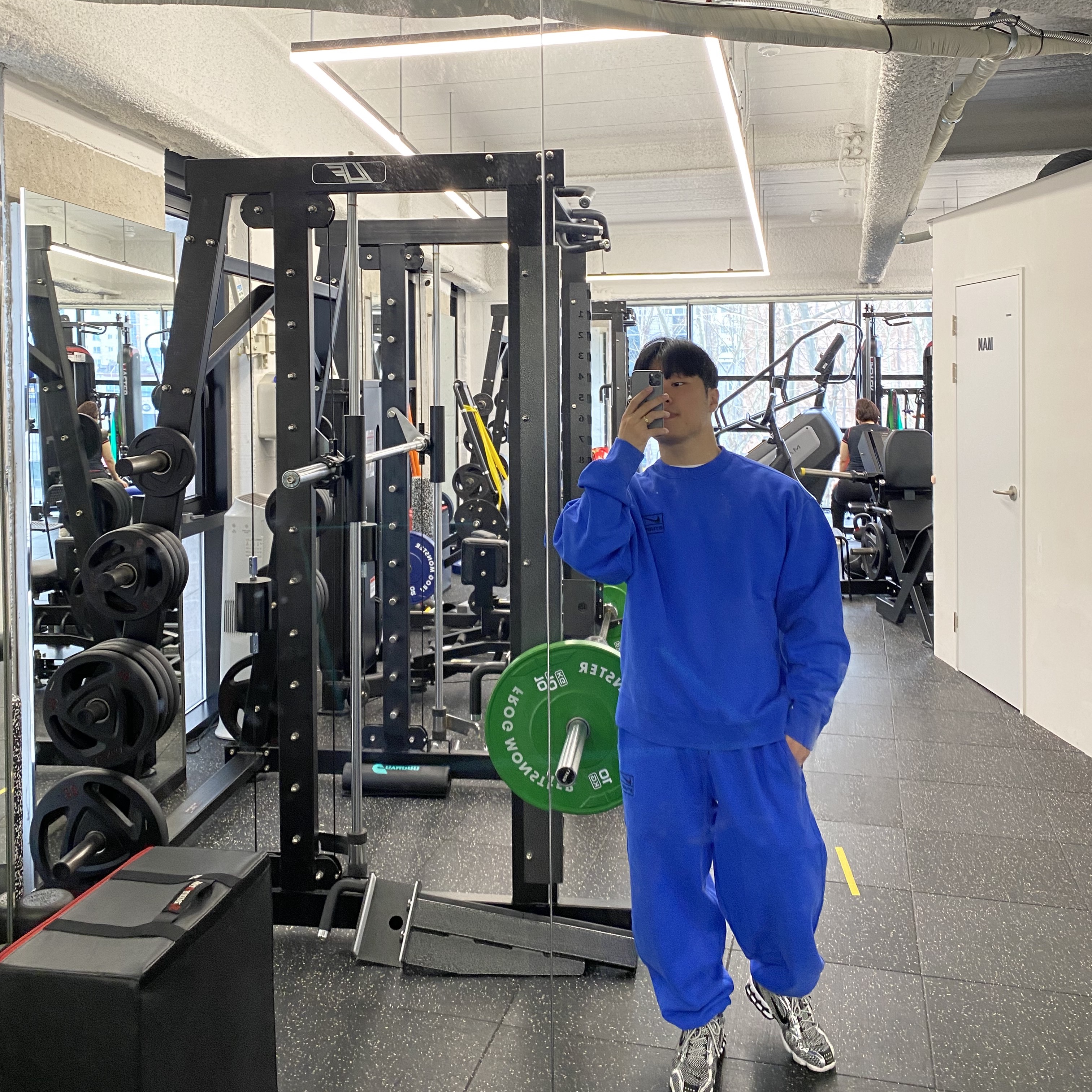 Nike x Stussy NRG Acid Washed Crewneck Game Royal (DR4024-480), Nike x Stussy NRG Acid Washed Fleece Pants Game Royal (DR4025-480) 착용 스타일 - 2
