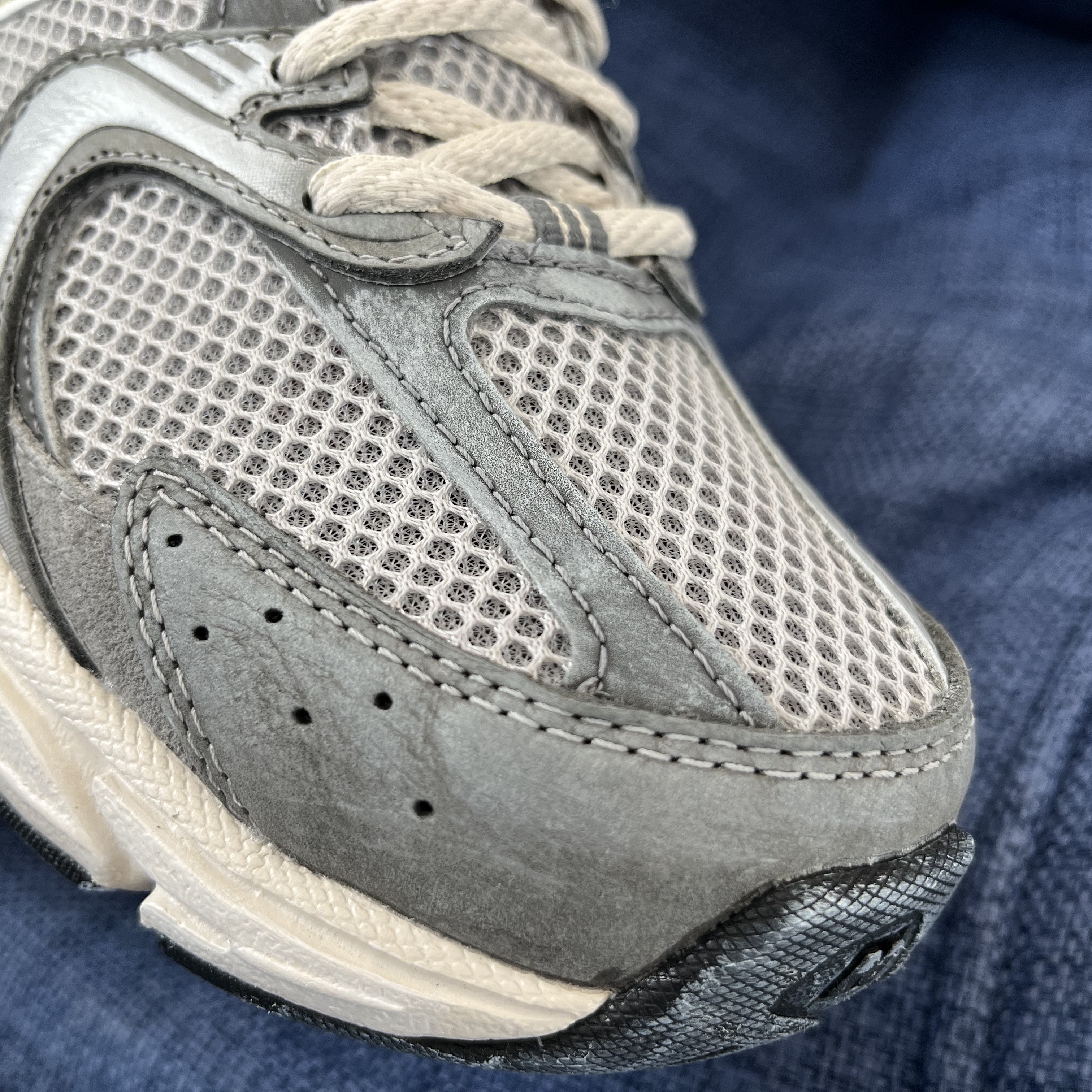 New Balance 530 Premium Vintage Grey Matter 착용 스타일 - 4