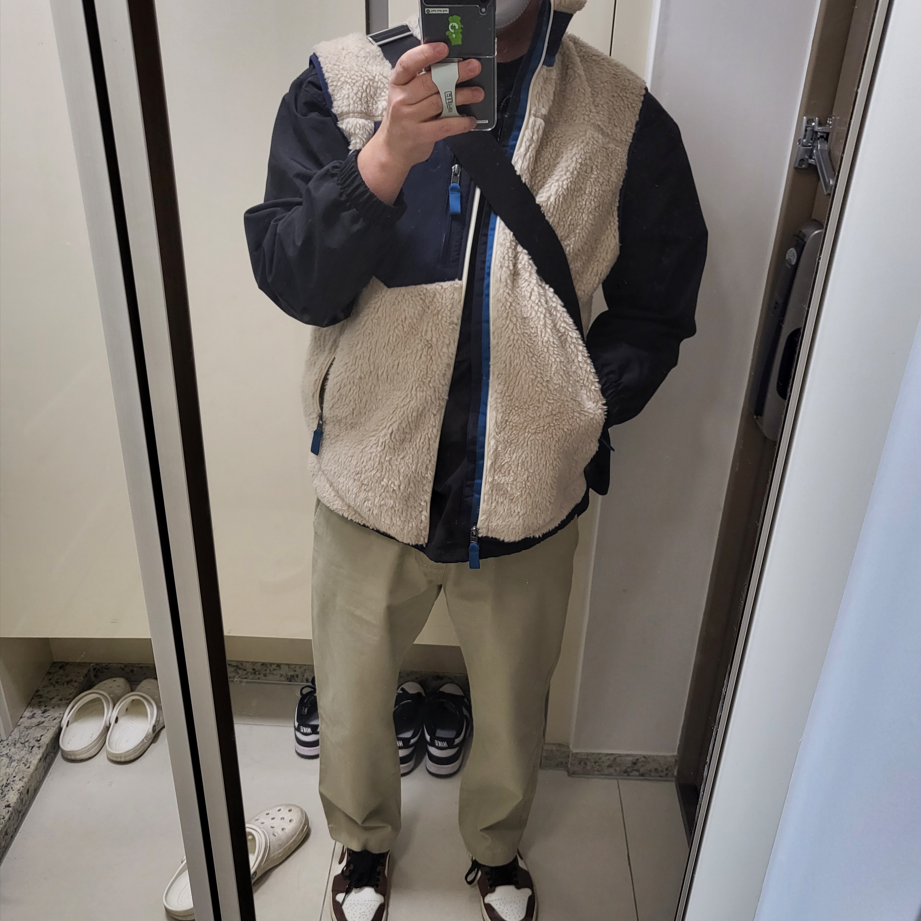Patagonia Classic Retro-X Vest Natural, Jordan 1 Low SE Chocolate Bliss 착용 스타일