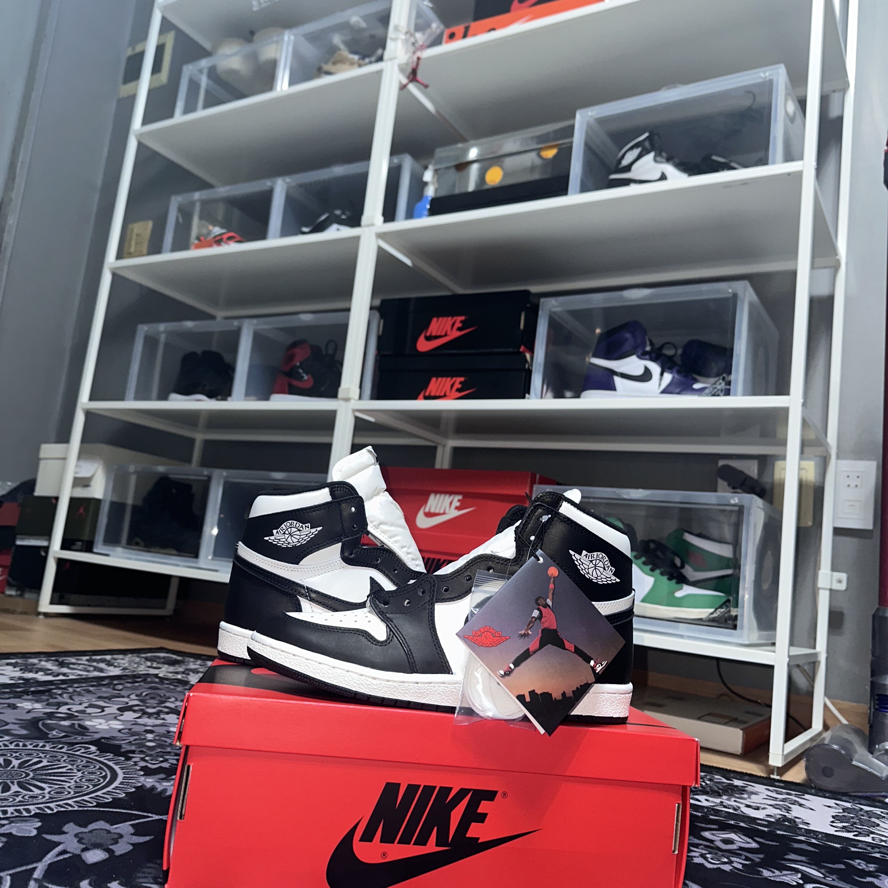 Jordan 1 High 85 Black White, Jordan 1 x Travis Scott Retro High OG SP Mocha 착용 스타일 - 1