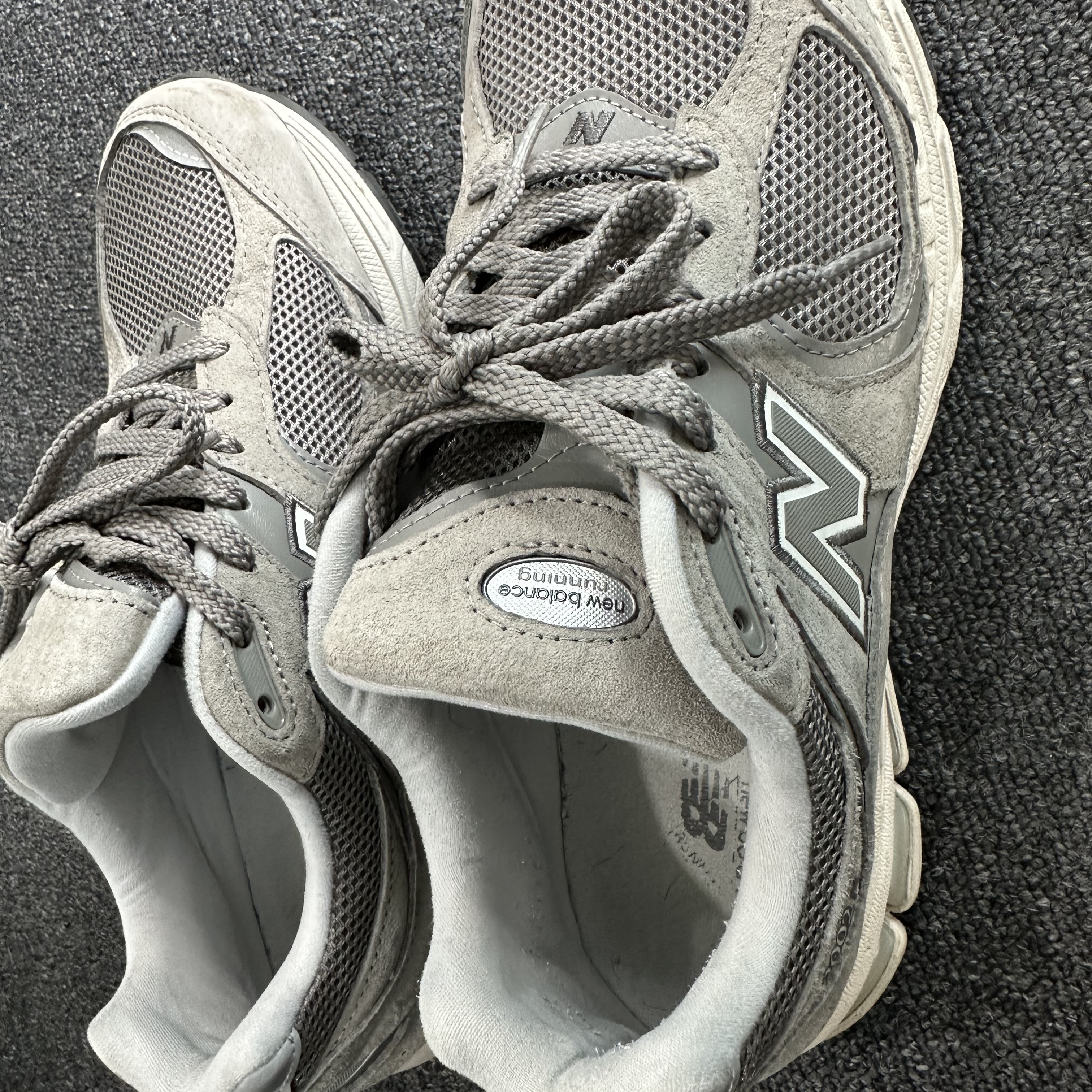 New Balance 2002R Grey 착용 스타일 - 2