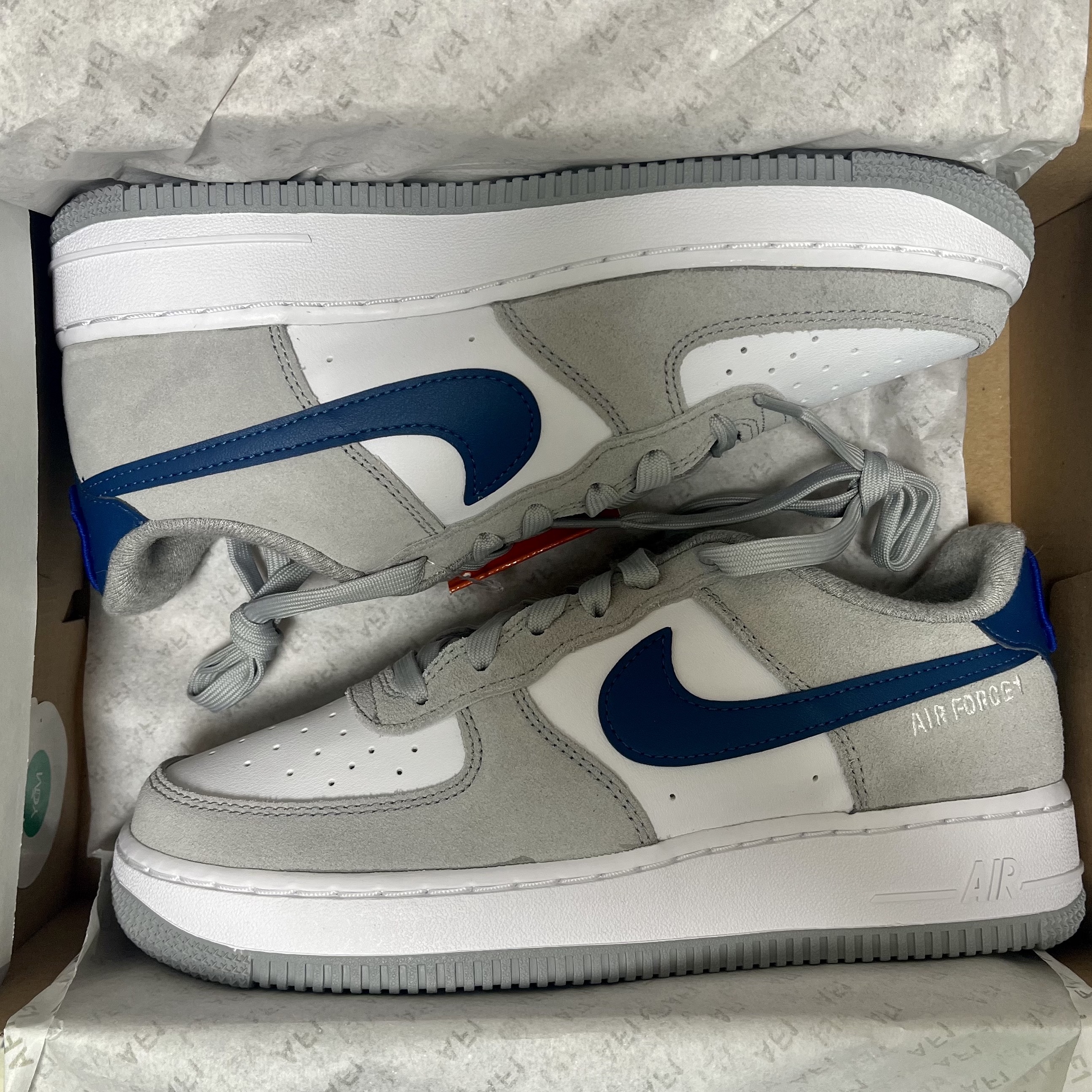 (GS) Nike Air Force 1 LV8 Athletic Club Light Smoke Grey Marina 착용 스타일