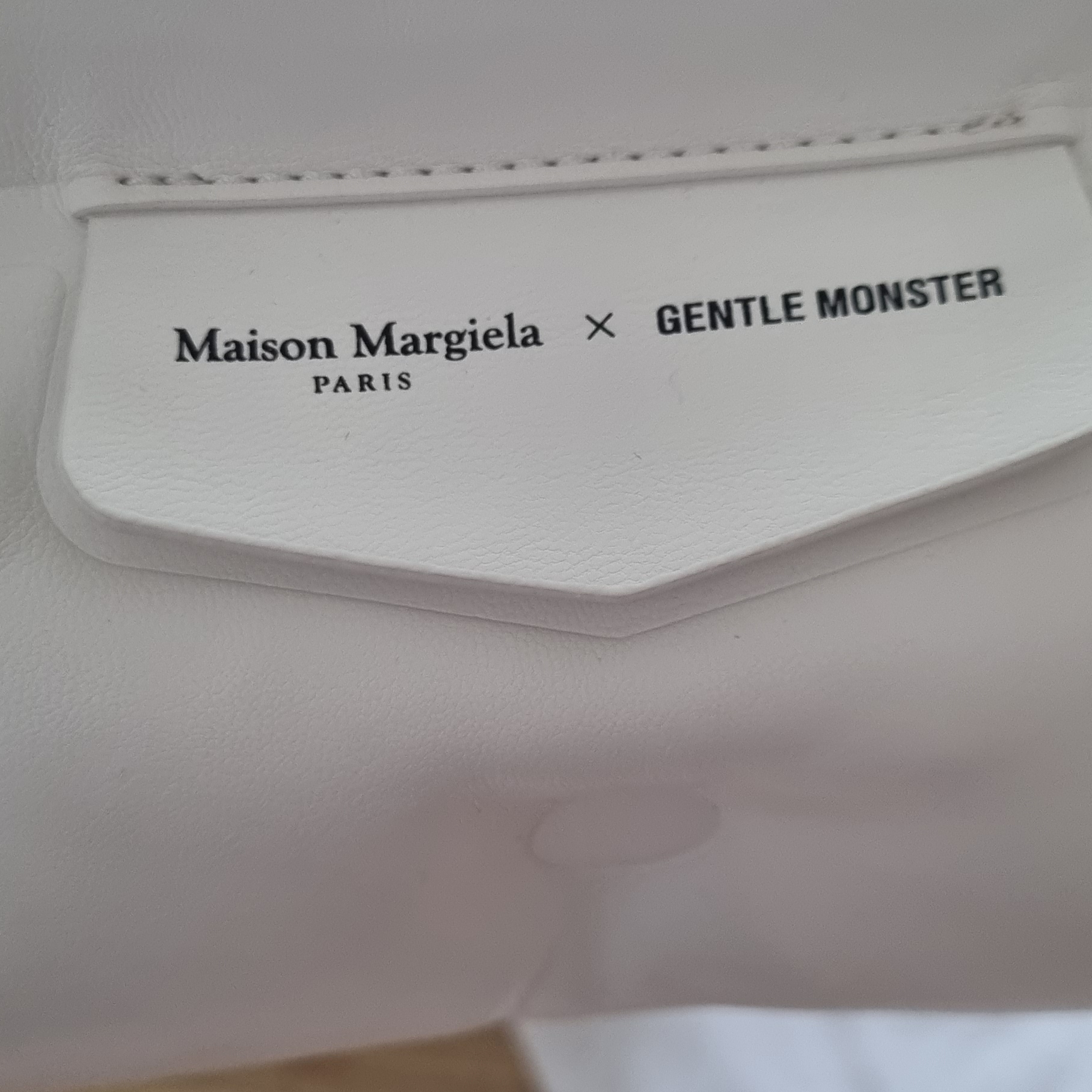 Gentle Monster x Maison Margiela MM009 Clear Black Gradient 착용 스타일 - 2