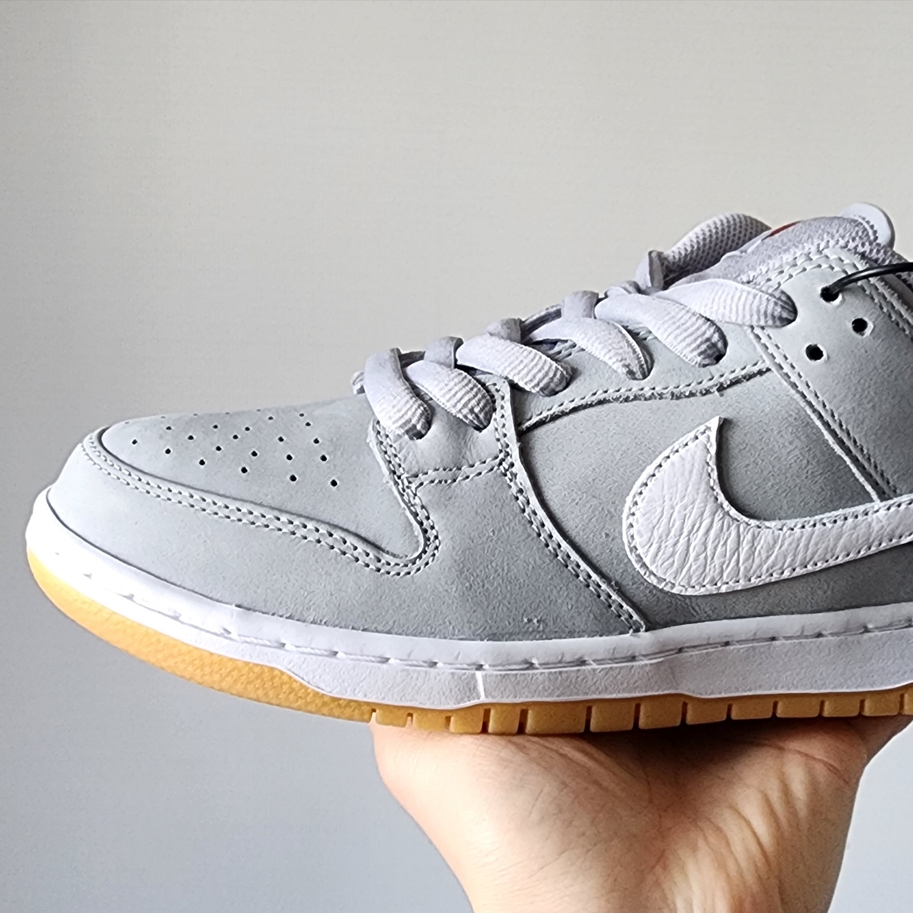 Nike Dunk Low Pro SB Wolf Grey White 착용 스타일