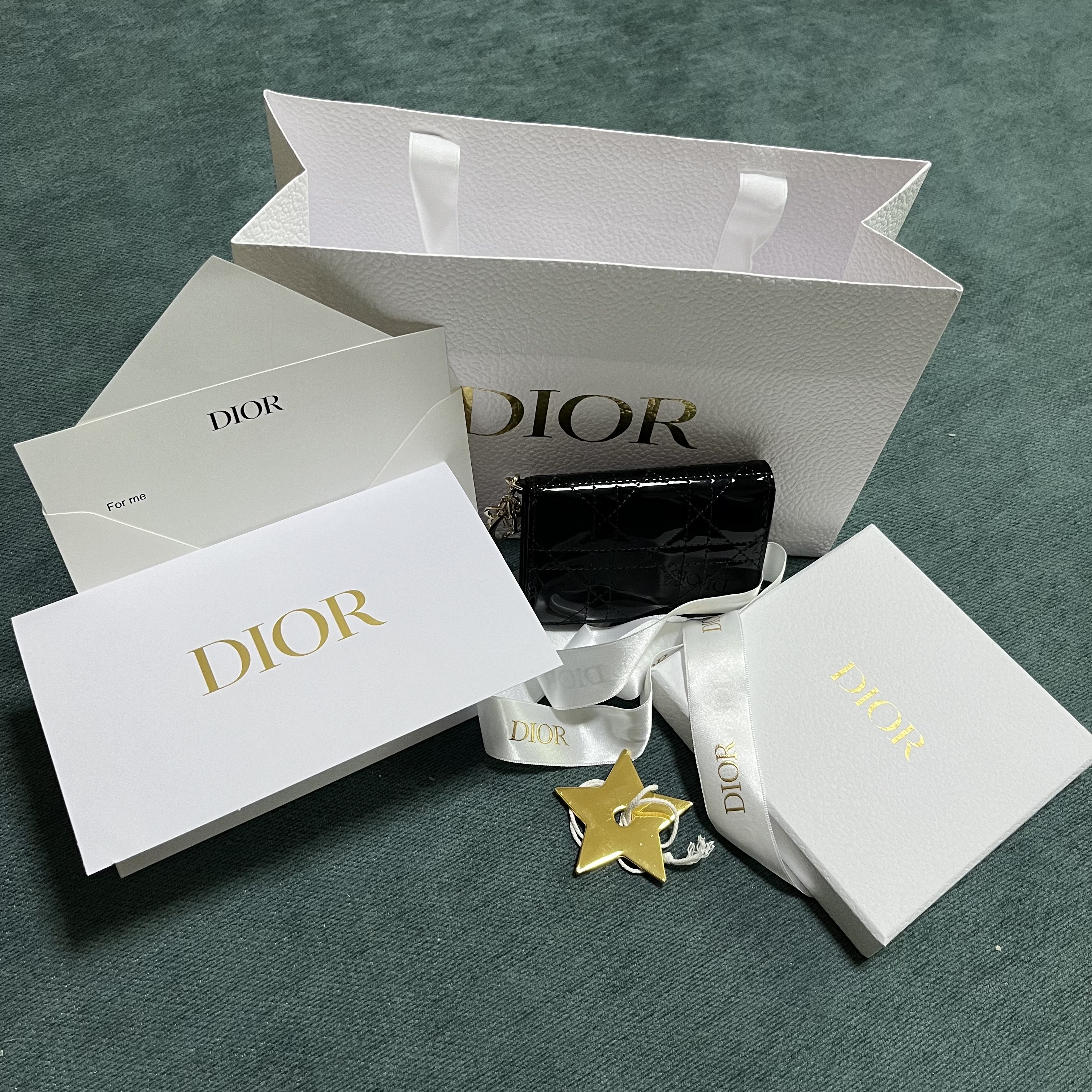 Dior Lady Flap Card Holder Patent Cannage Calfskin Black 착용 스타일