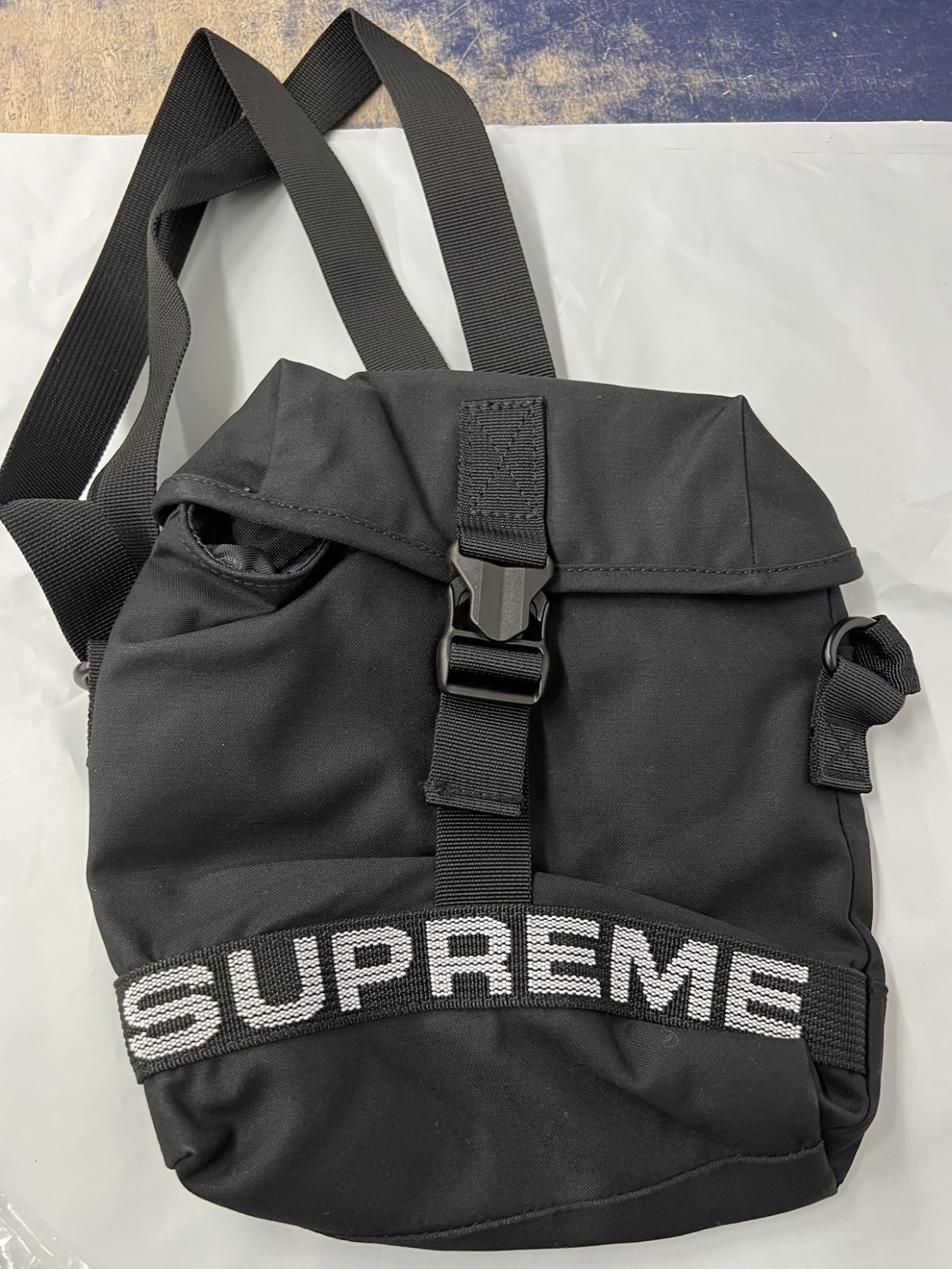 Supreme Field Side Bag Black - 23SS 착용 스타일