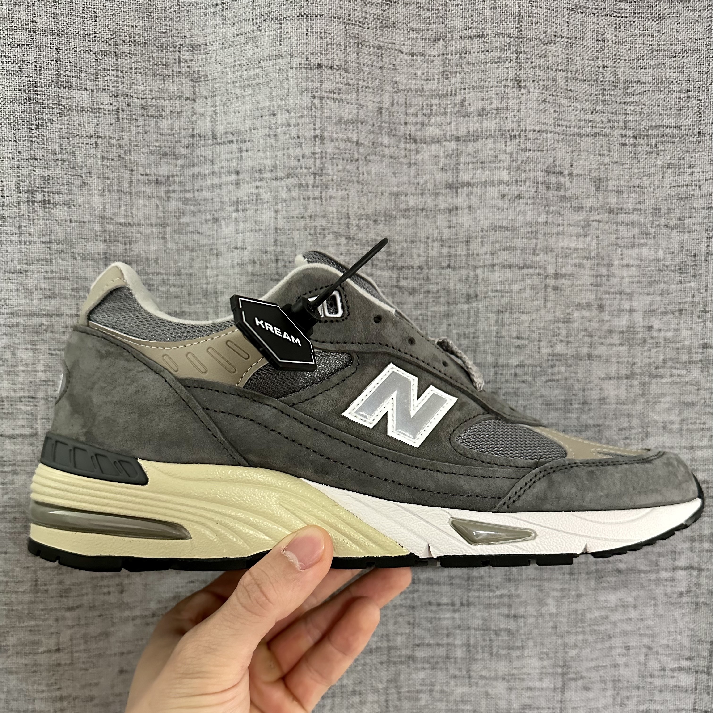 New Balance 991 Made in UK 40th Anniversary Grey 착용 스타일 - 2