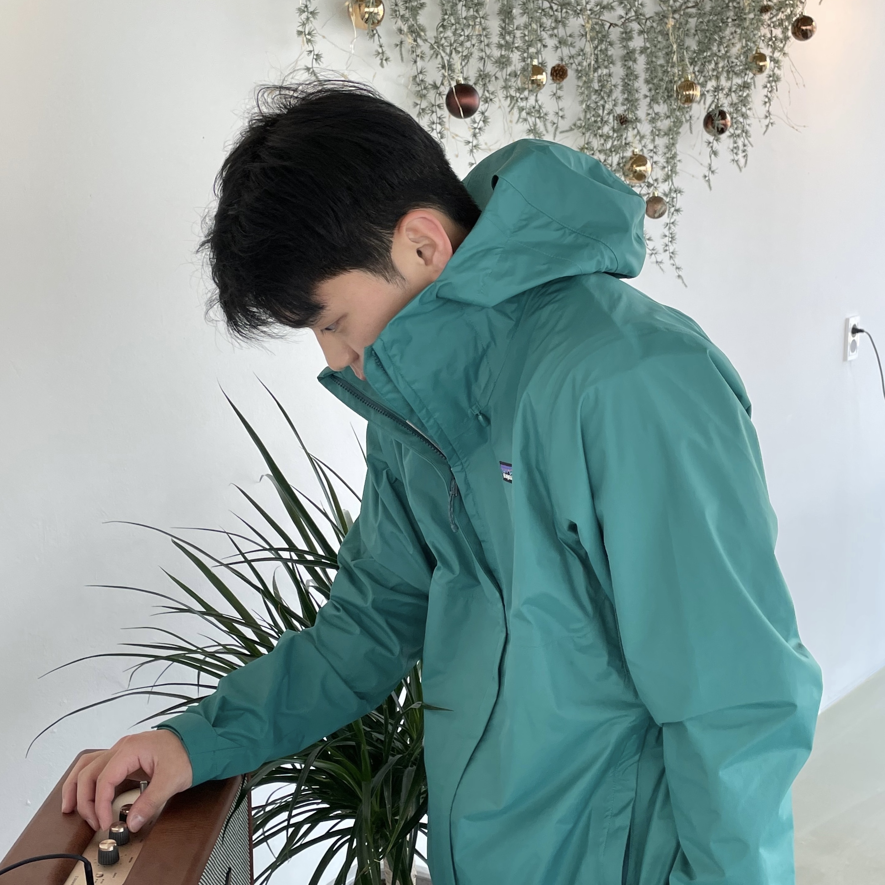 Patagonia Torrentshell 3L Jacket Borealis Green 착용 스타일
