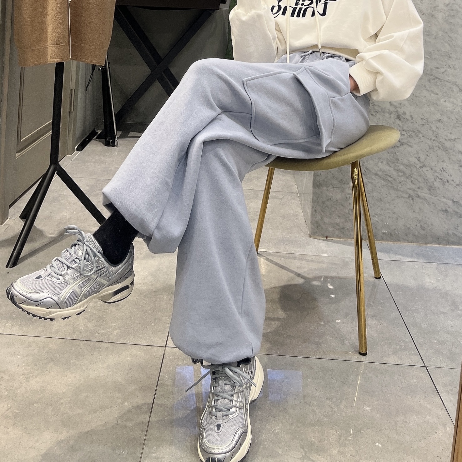 Asics Gel-1090 Piedmont Grey 착용 스타일 - 1