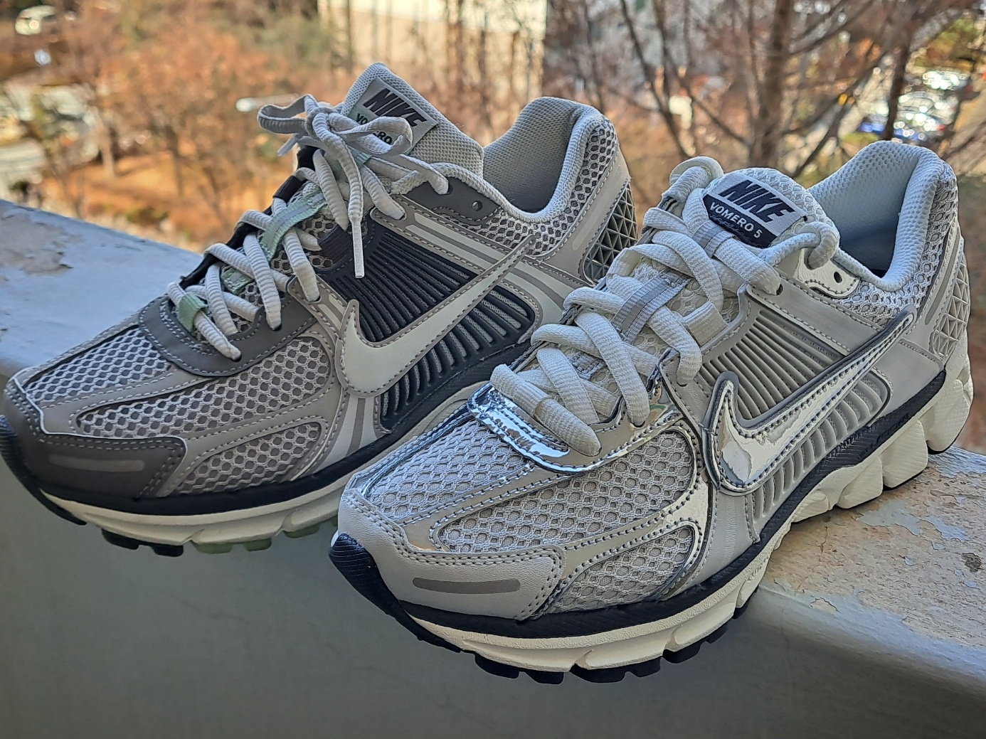 (W) Nike Zoom Vomero 5 Photon Dust and Metallic Silver, (W) Nike Zoom Vomero 5 Cobblestone and Flat Pewter 착용 스타일
