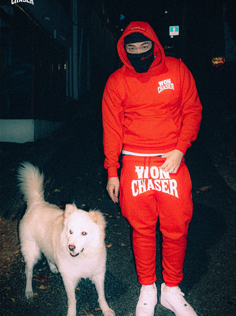 Won Chaser Chaser Hoodie Red, Won Chaser Chaser Sweatpants Red 착용 스타일