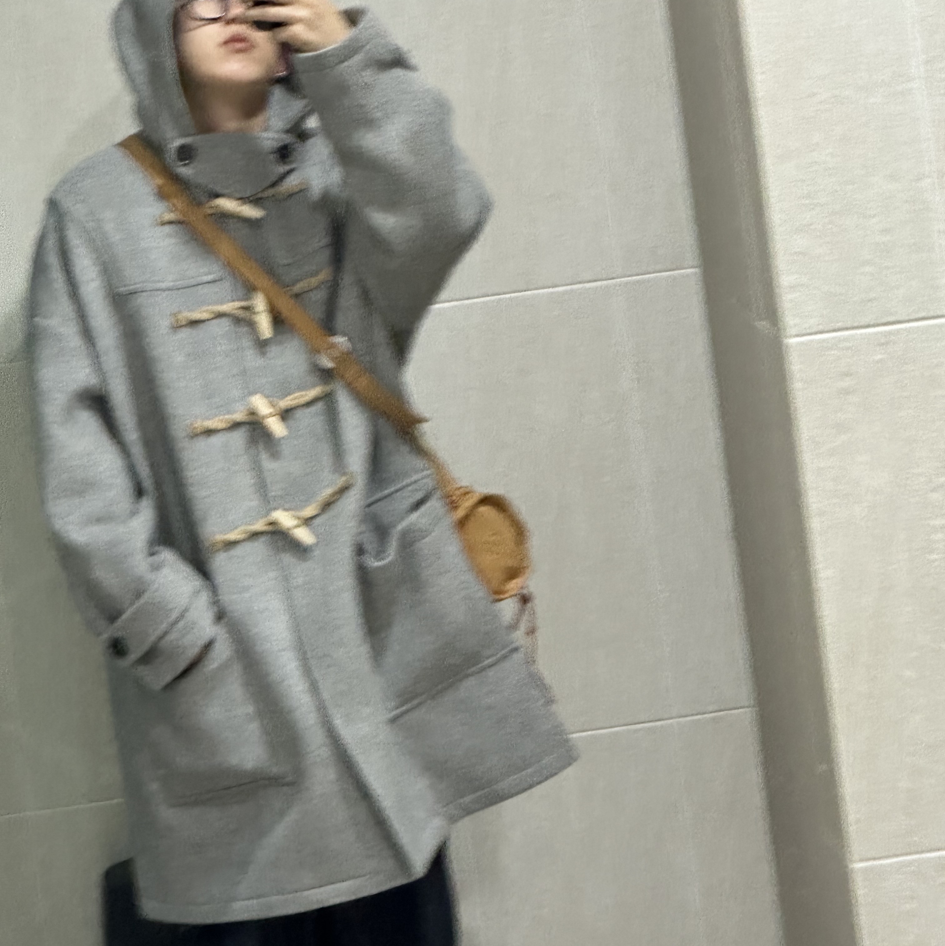 Ader Error x Zara Stitch Split Suede Crossbody Bag Ochre 착용 스타일 - 1