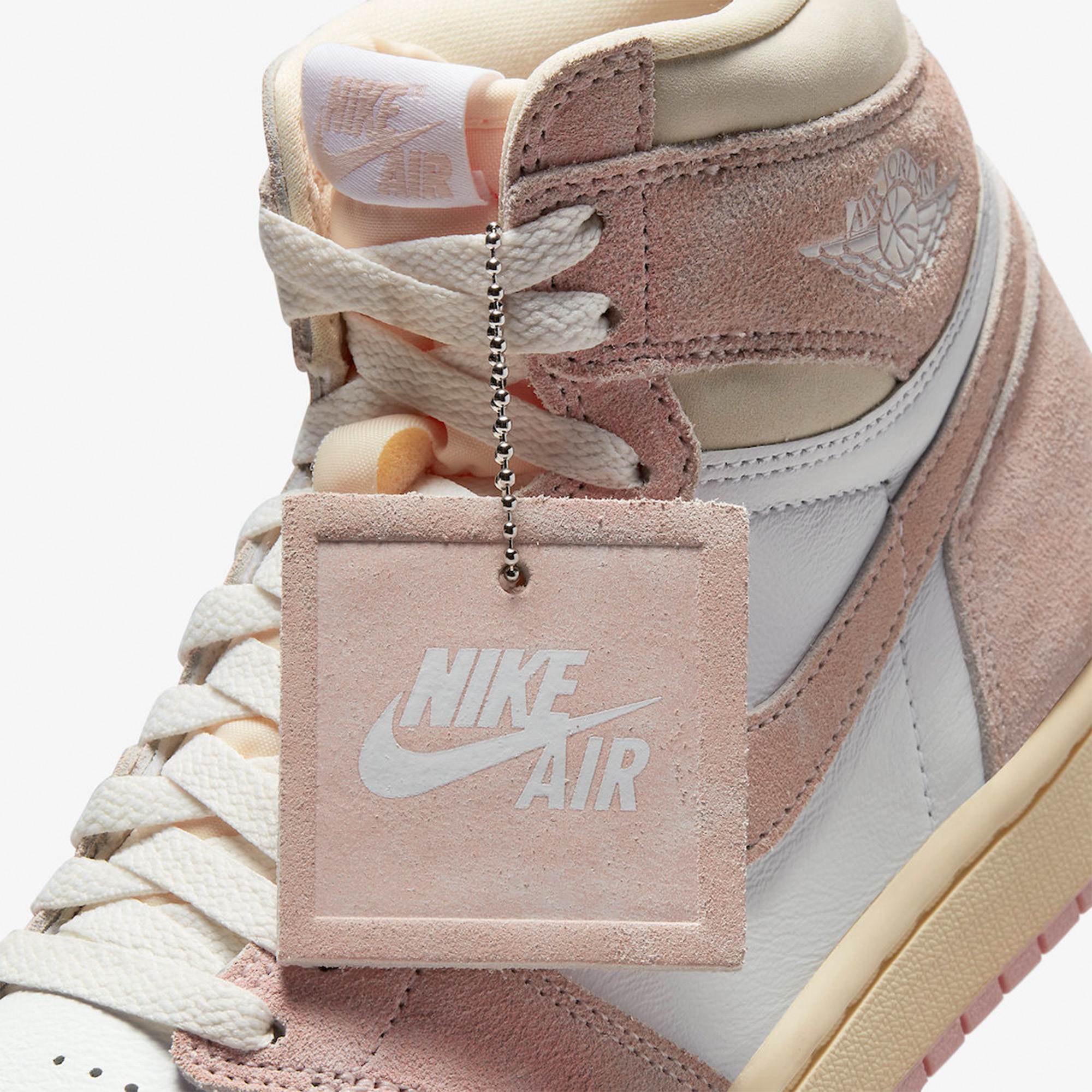 (W) Jordan 1 Retro High OG Coconut Milk and Sail 착용 스타일 - 5