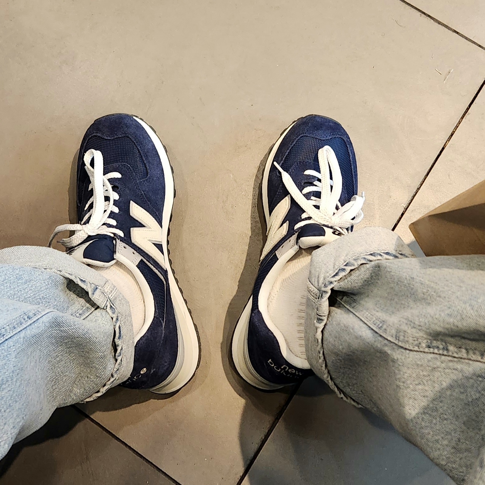 New Balance 574 Classics Reimagined Navy 착용 스타일