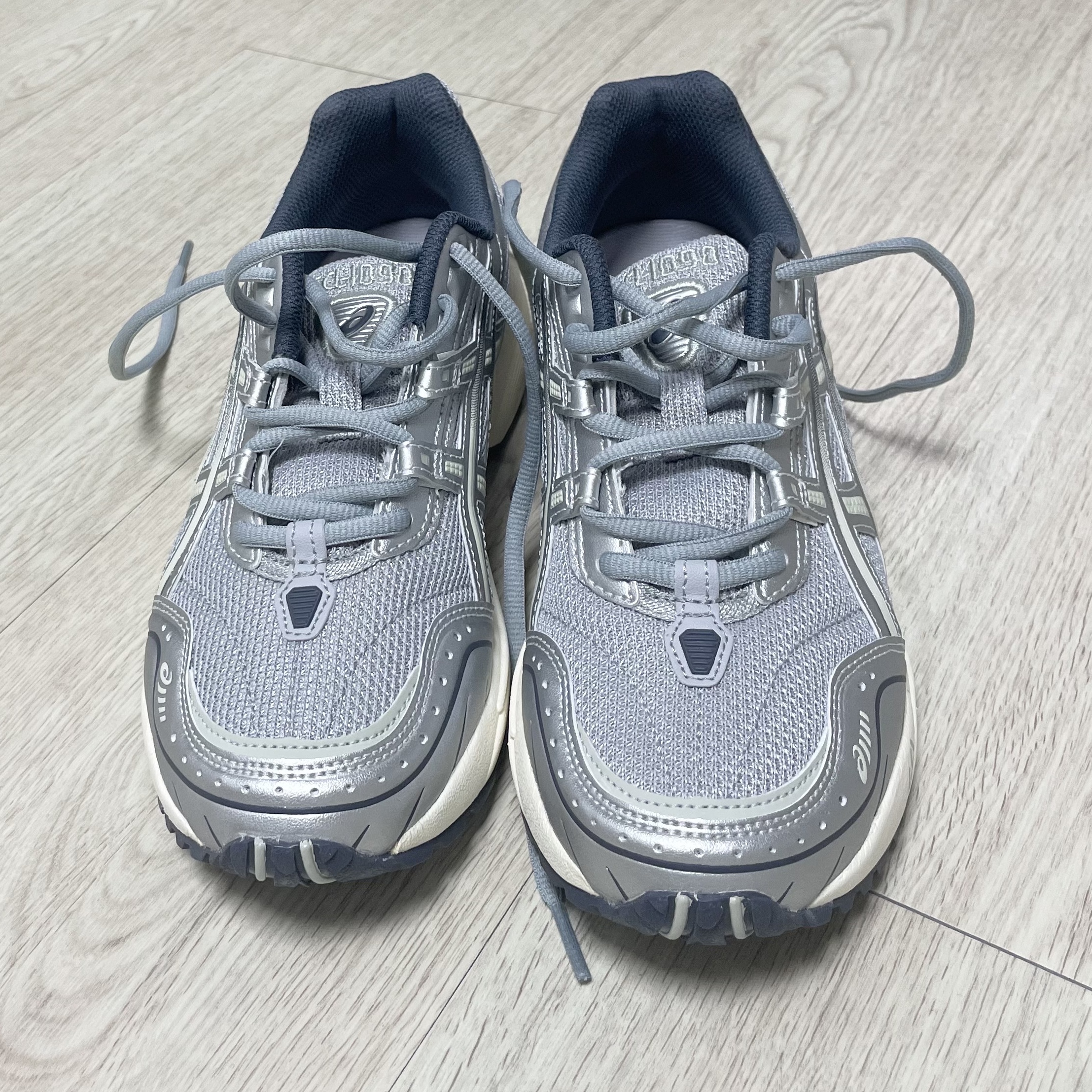 Asics Gel-1090 Piedmont Grey 착용 스타일 - 2