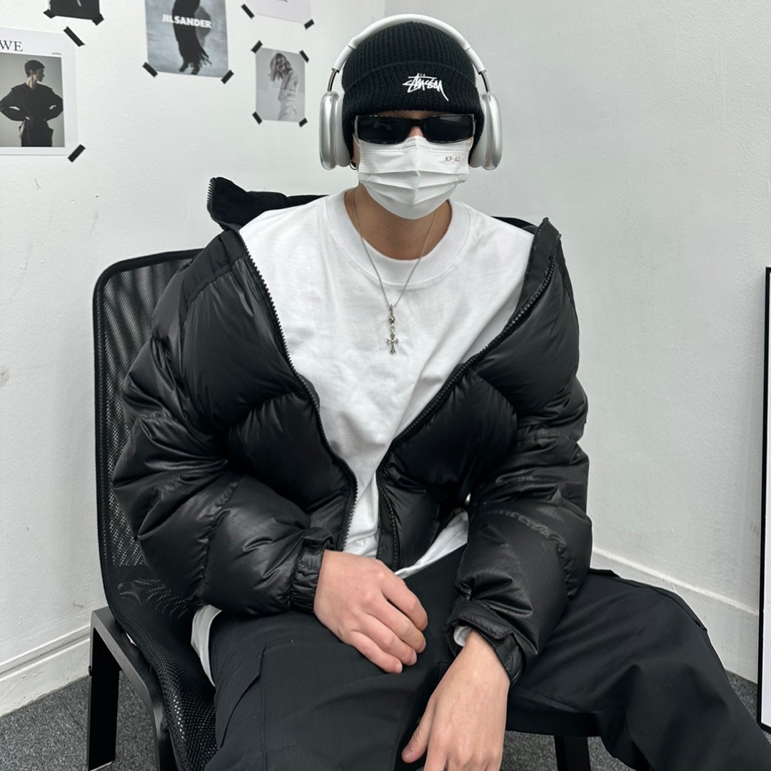 Nike Air Force 1 '07 Low Triple Black, Apple AirPods Max Lightning Silver (Korean Ver.) 착용 스타일 - 1