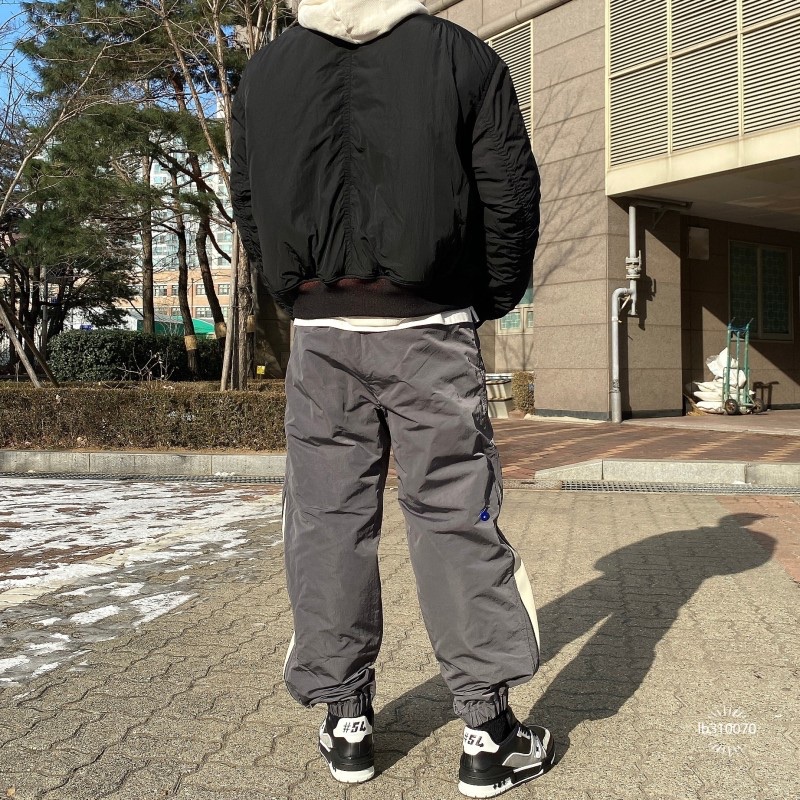 Ader Error Mem Trousers Grey, Louis Vuitton LV Trainer Sneakers Black 착용 스타일 - 3