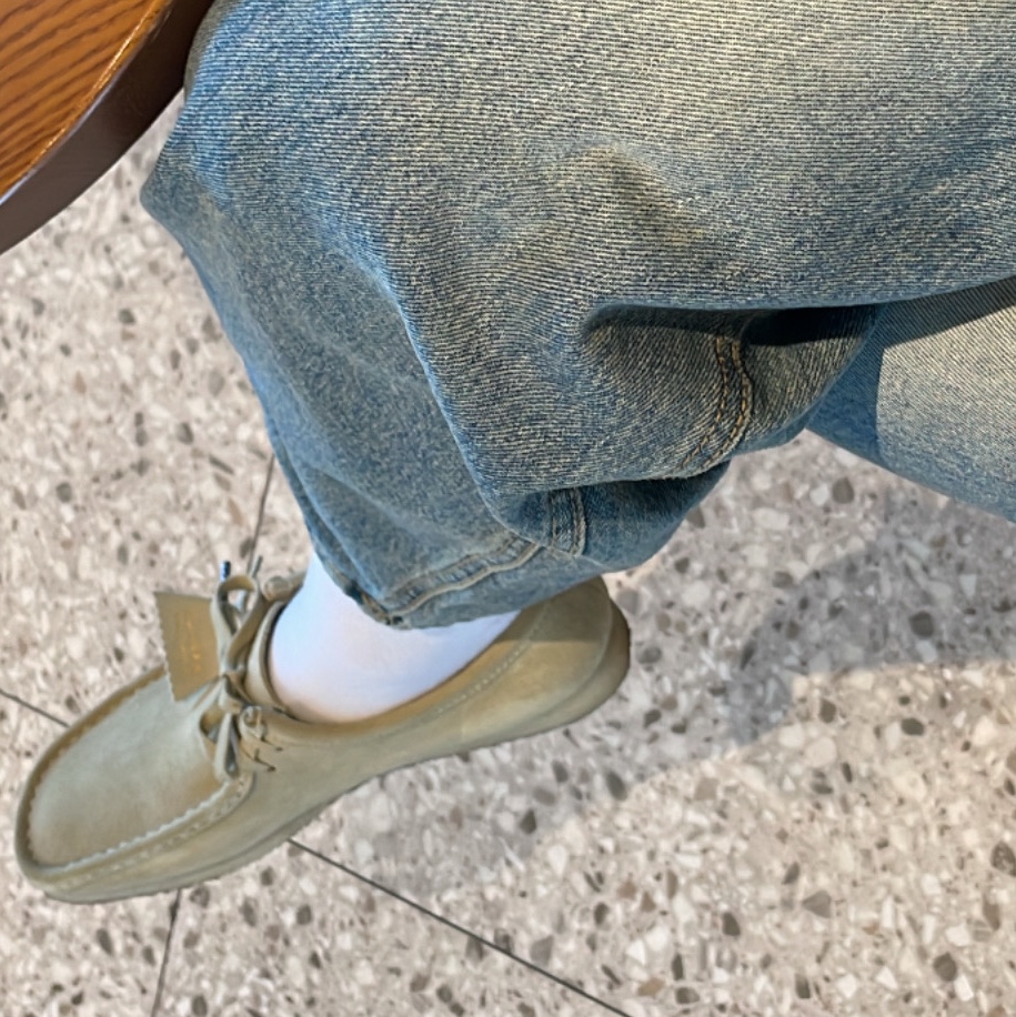 Clarks Wallabee Maple Suede 착용 스타일 - 2