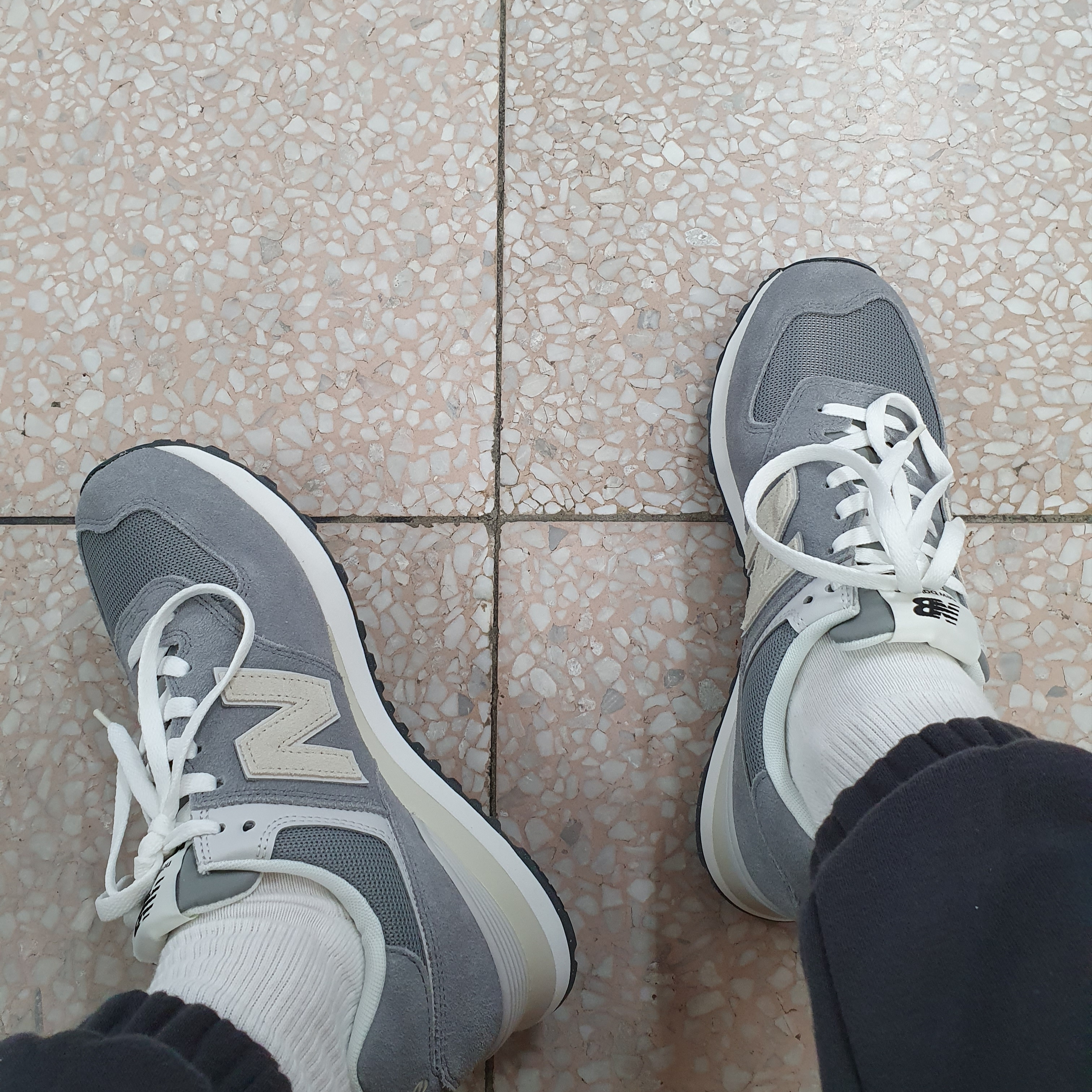 New Balance 574 Classics Reimagined Gray 착용 스타일