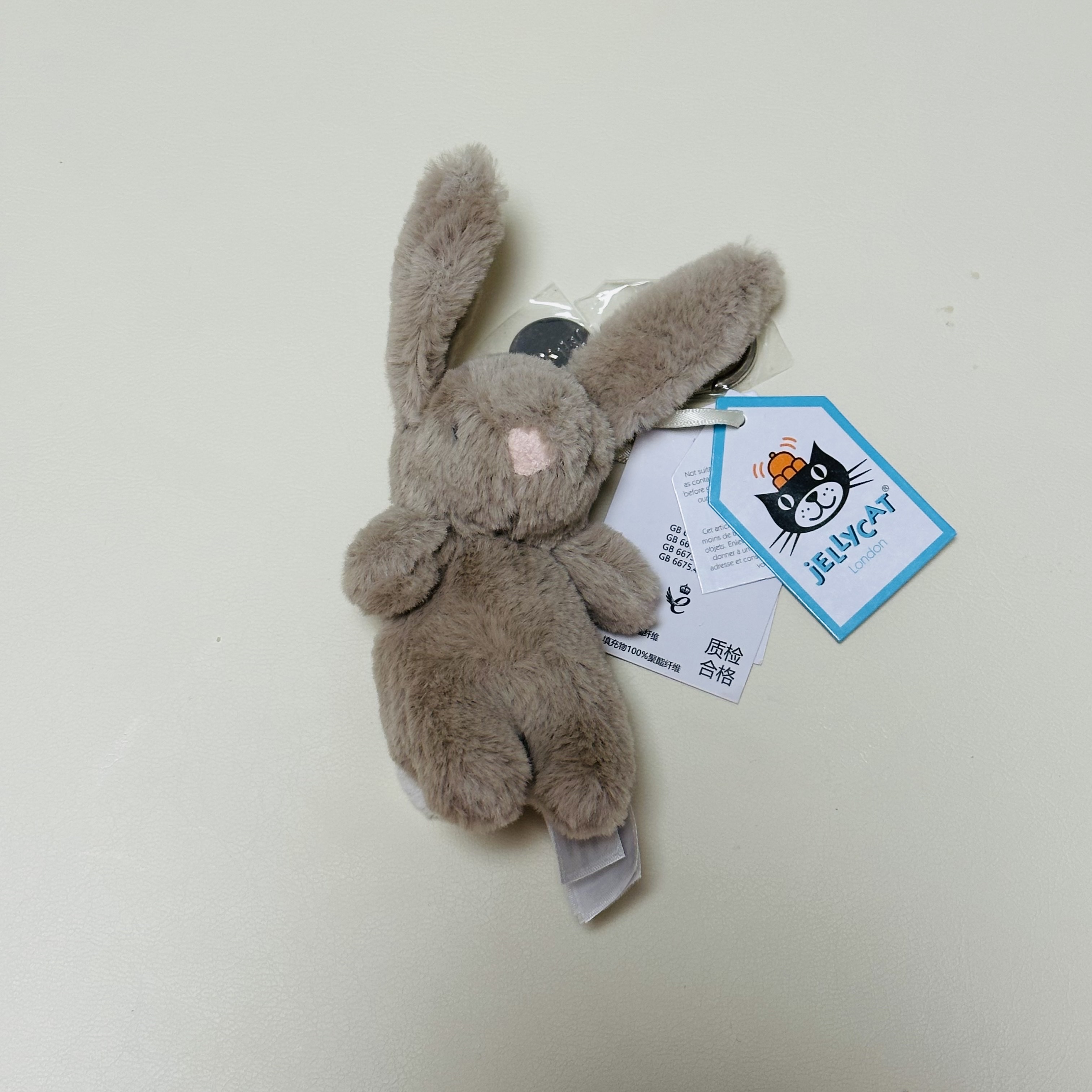 Jellycat Bashful Bunny Bag Charm Tulip, Jellycat Bartholomew Bear Bag Charm Brown 착용 스타일 - 3