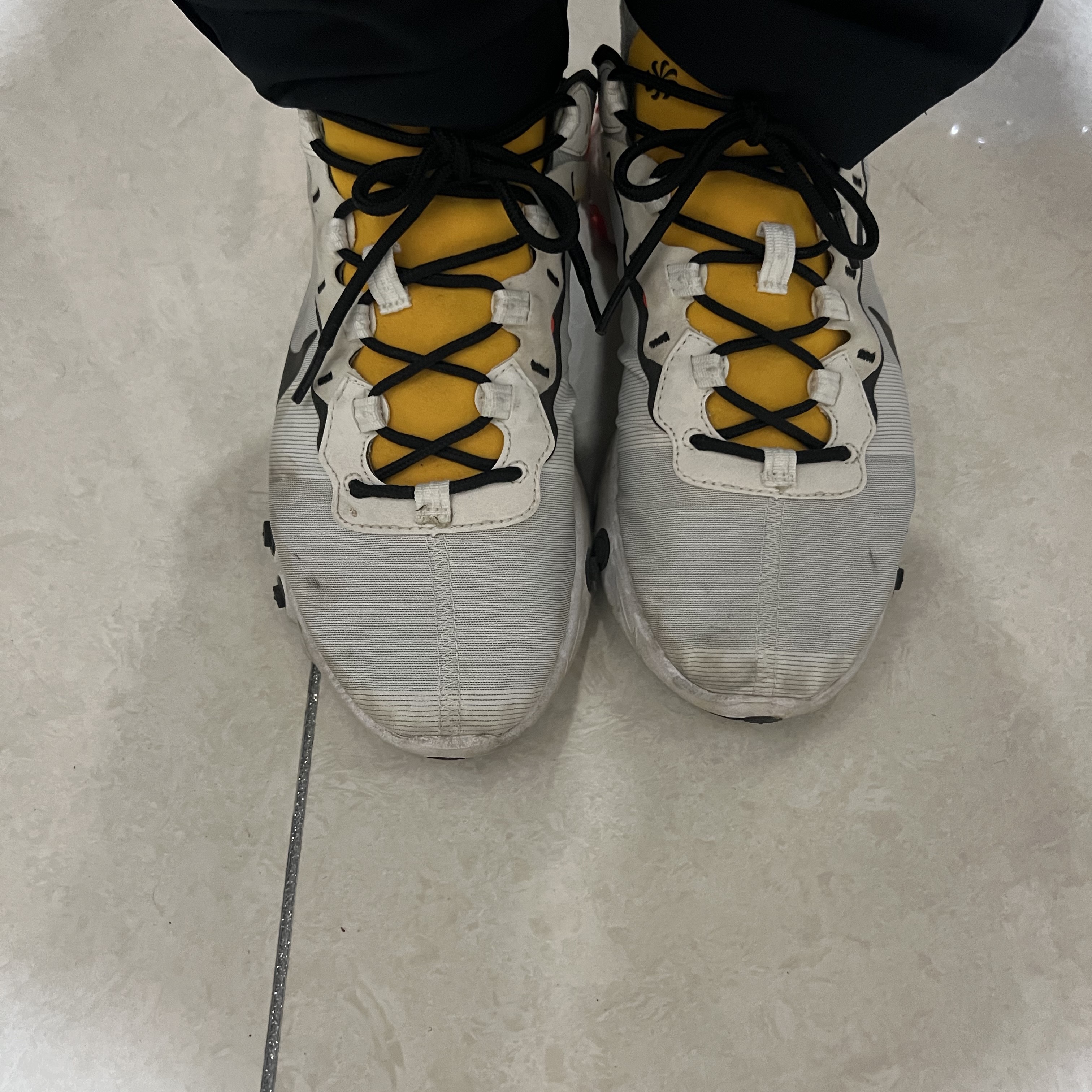 Nike React Element 55 Tour Yellow 착용 스타일 - 1