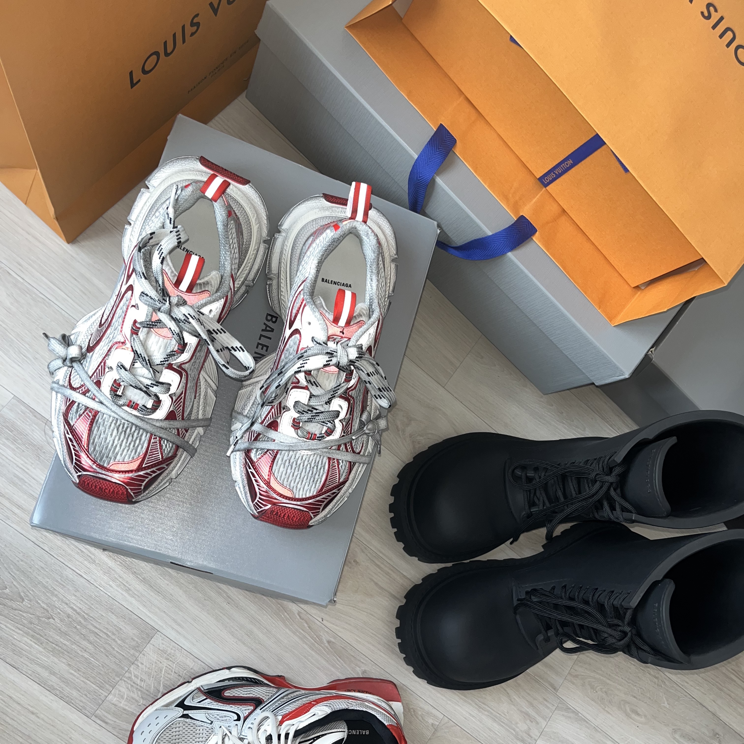 Balenciaga 3XL Sneakers White Red, Balenciaga XL Army Boots Full Eva Black 착용 스타일 - 1