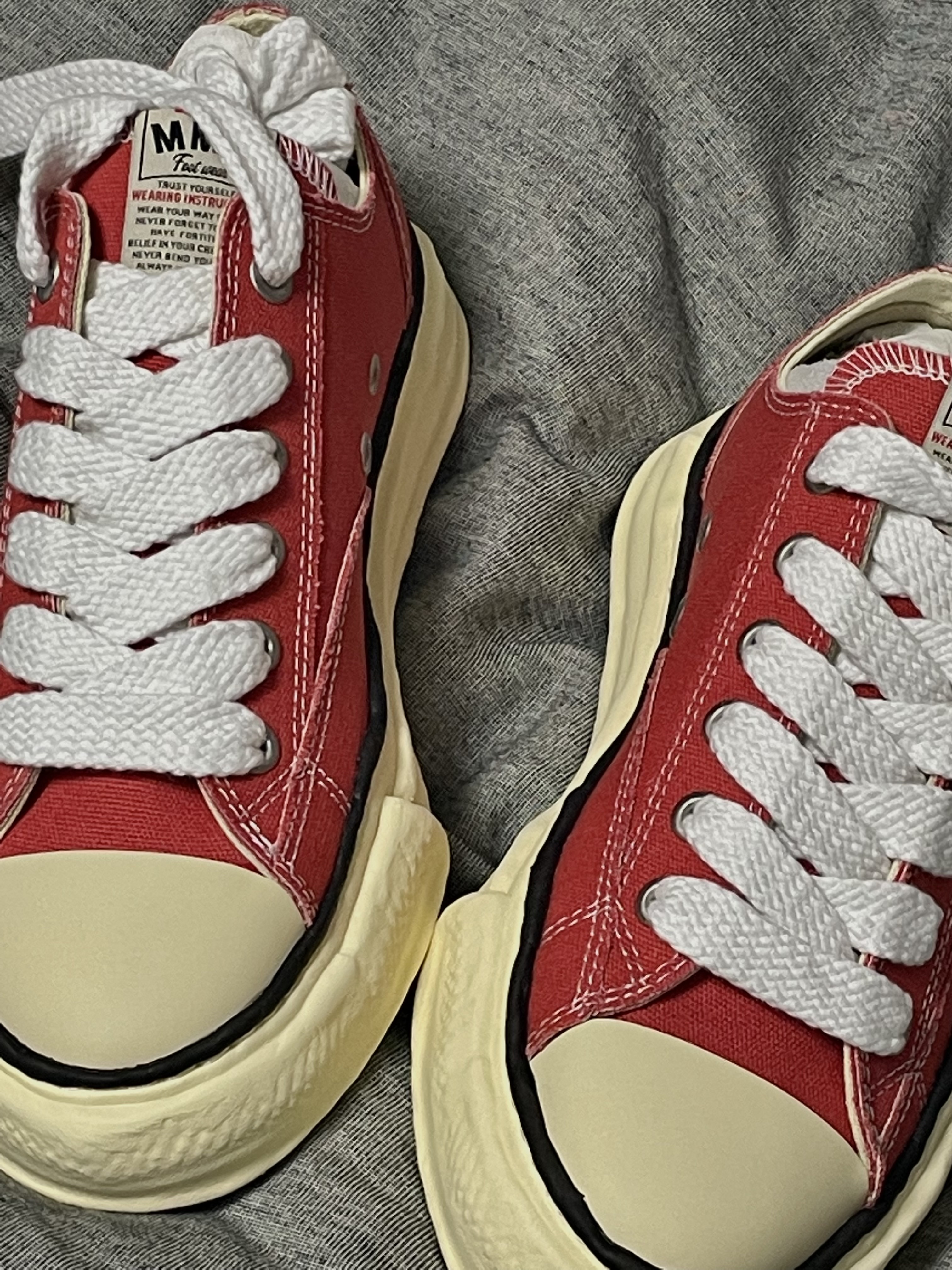 Maison Mihara Yasuhiro Peterson VL OG Sole Canvas Low-top Sneakers Orange 착용 스타일 - 2