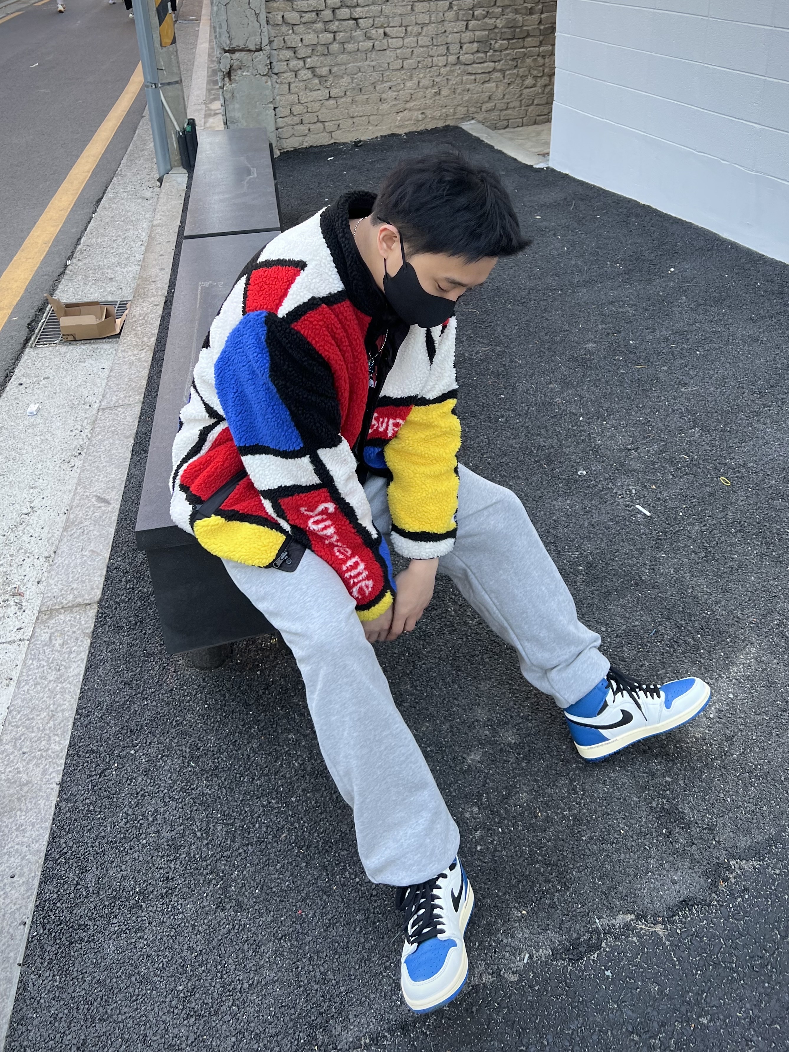 Jordan 1 x Travis Scott x Fragment Retro High OG SP Military Blue, Supreme Reversible Colorblocked Fleece Jacket Red - 20FW 착용 스타일