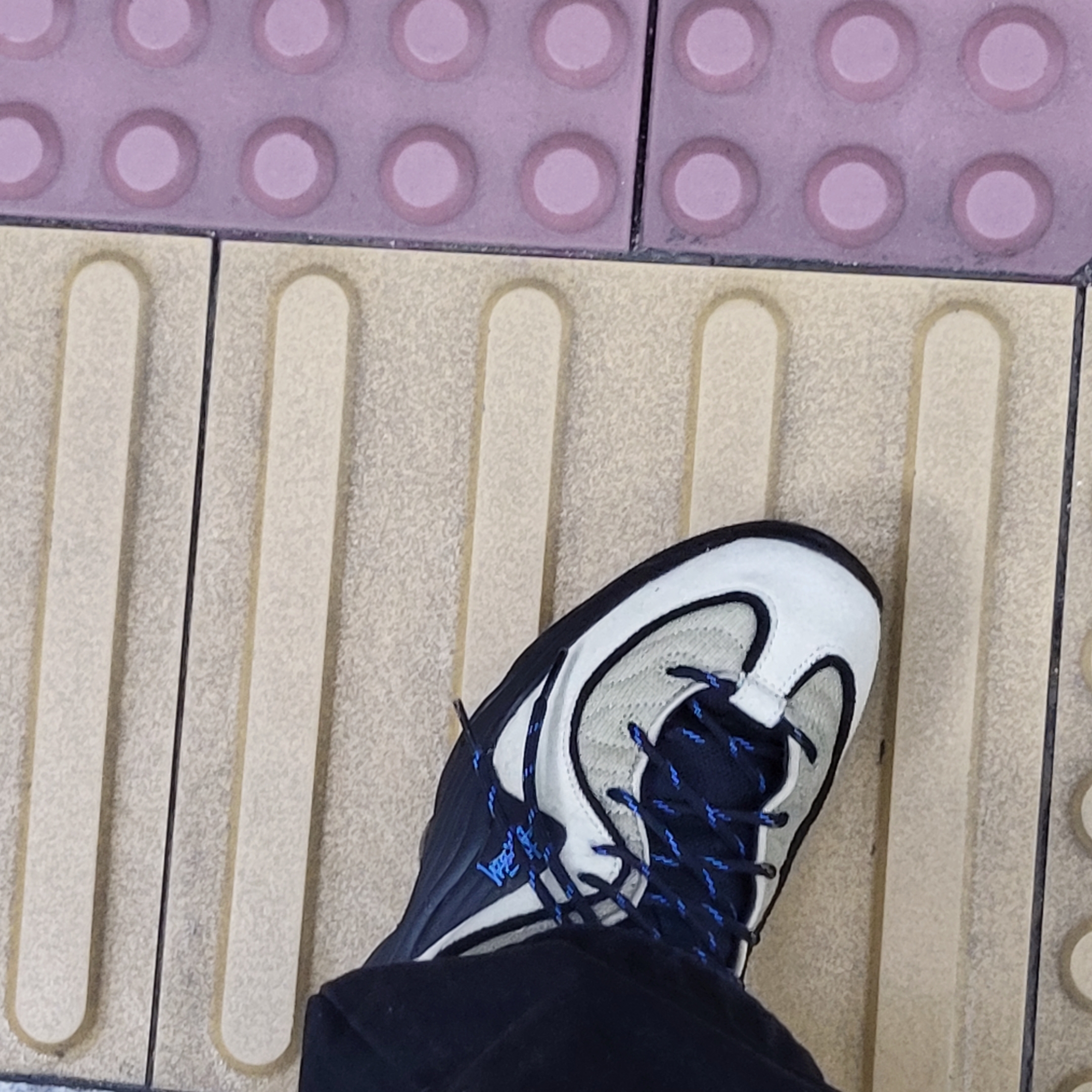 Nike x Stussy Air Penny II Rattan and Limestone 착용 스타일 - 2