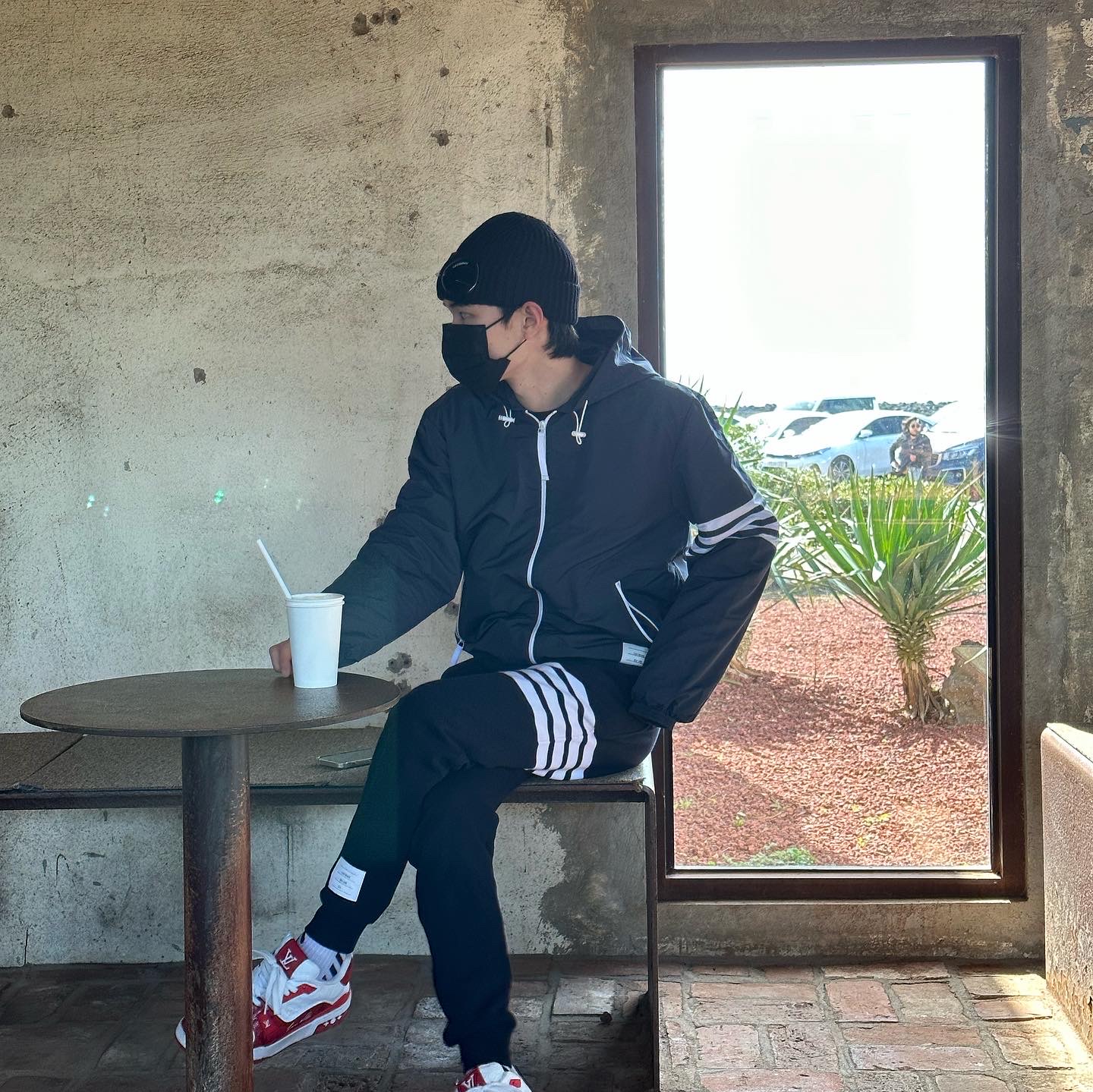 Thom Browne Ripstop Mesh 4-Bar Hooded Jacket Navy, Thom Browne Classic Loopback Engineered 4-Bar Classic Sweatpants Navy 착용 스타일 - 3