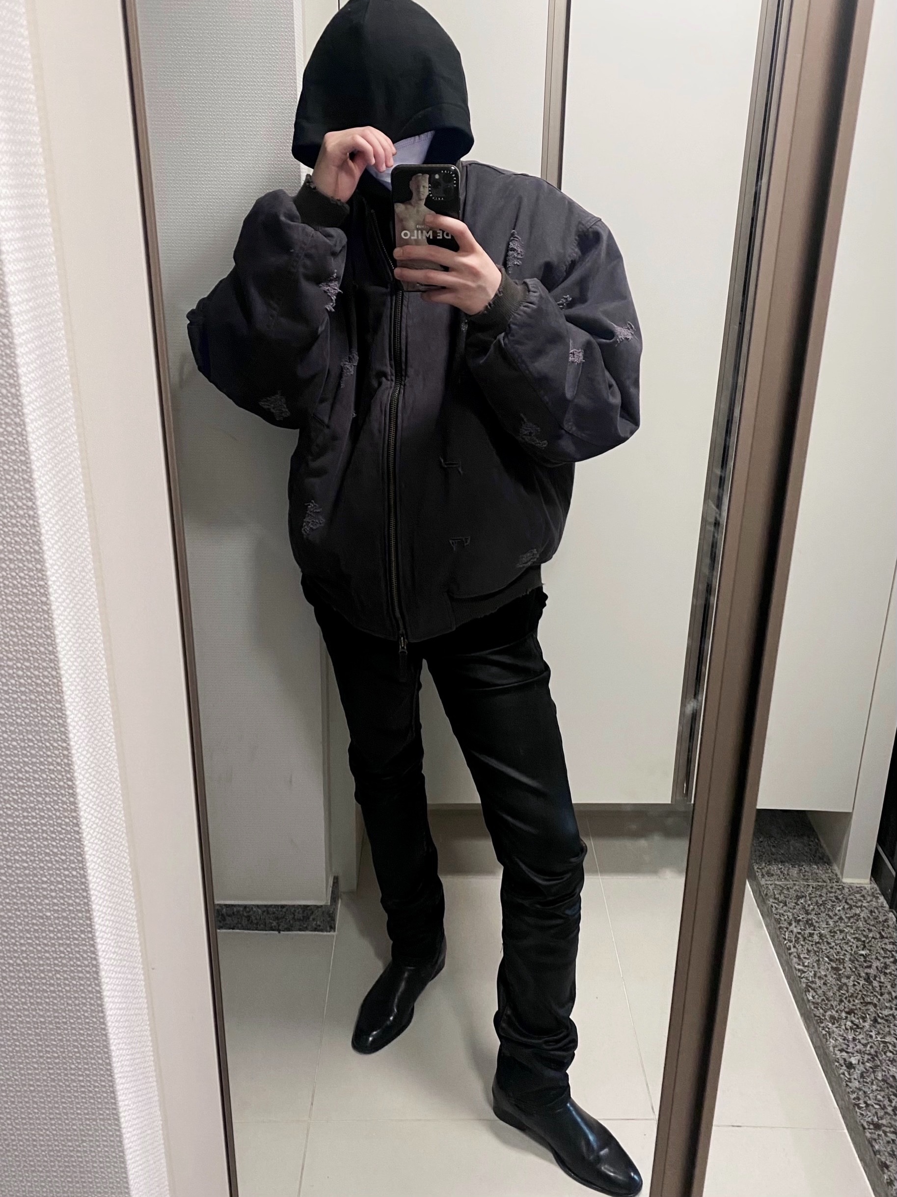 Saint Laurent Wyatt Chelsea Boots in Smooth Leather Black, Undermycar Black Mamba Slim Fit Red Stitch Wax Coating Jeans Rumba Red - 22FW 착용 스타일