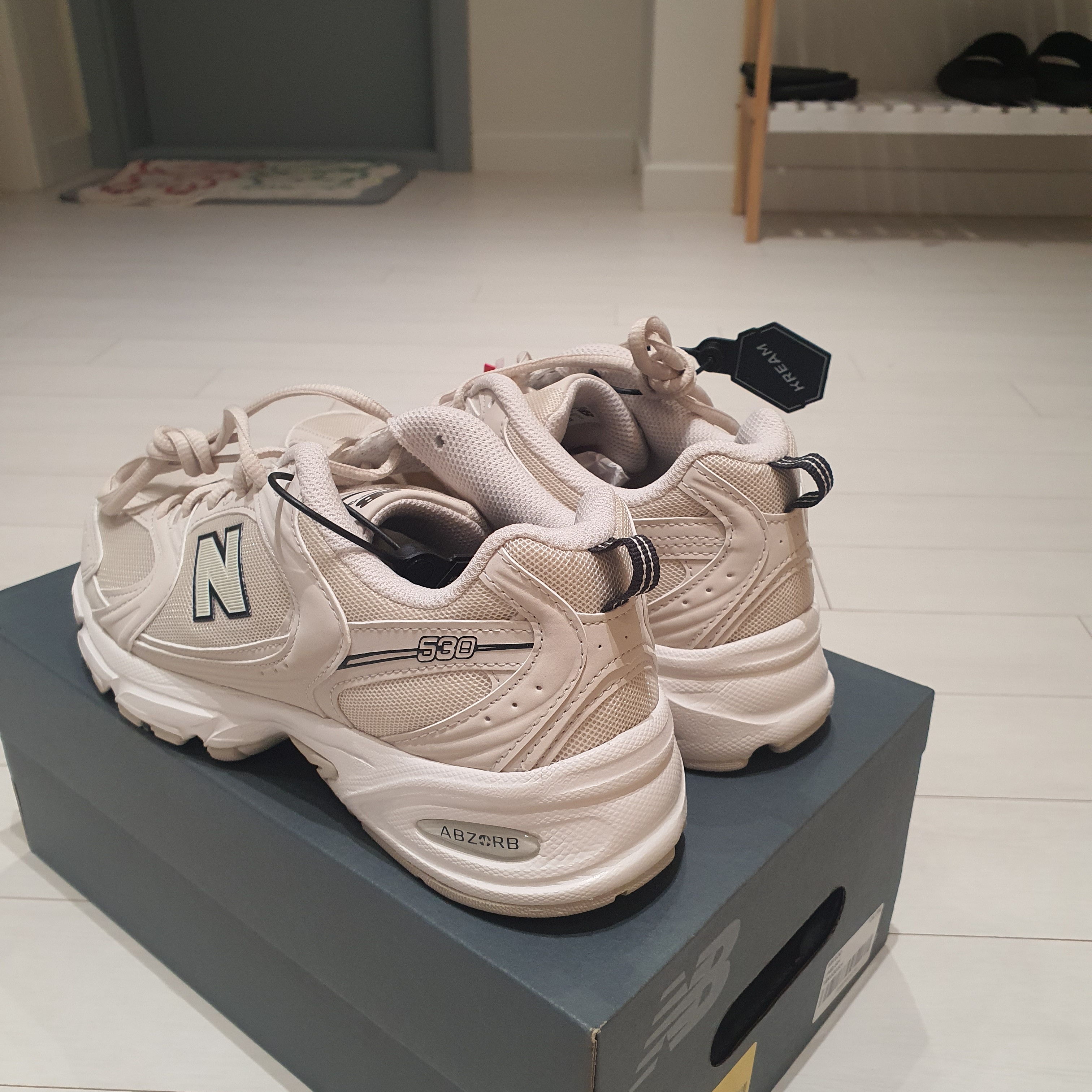 New Balance 530 Ivory 착용 스타일 - 2