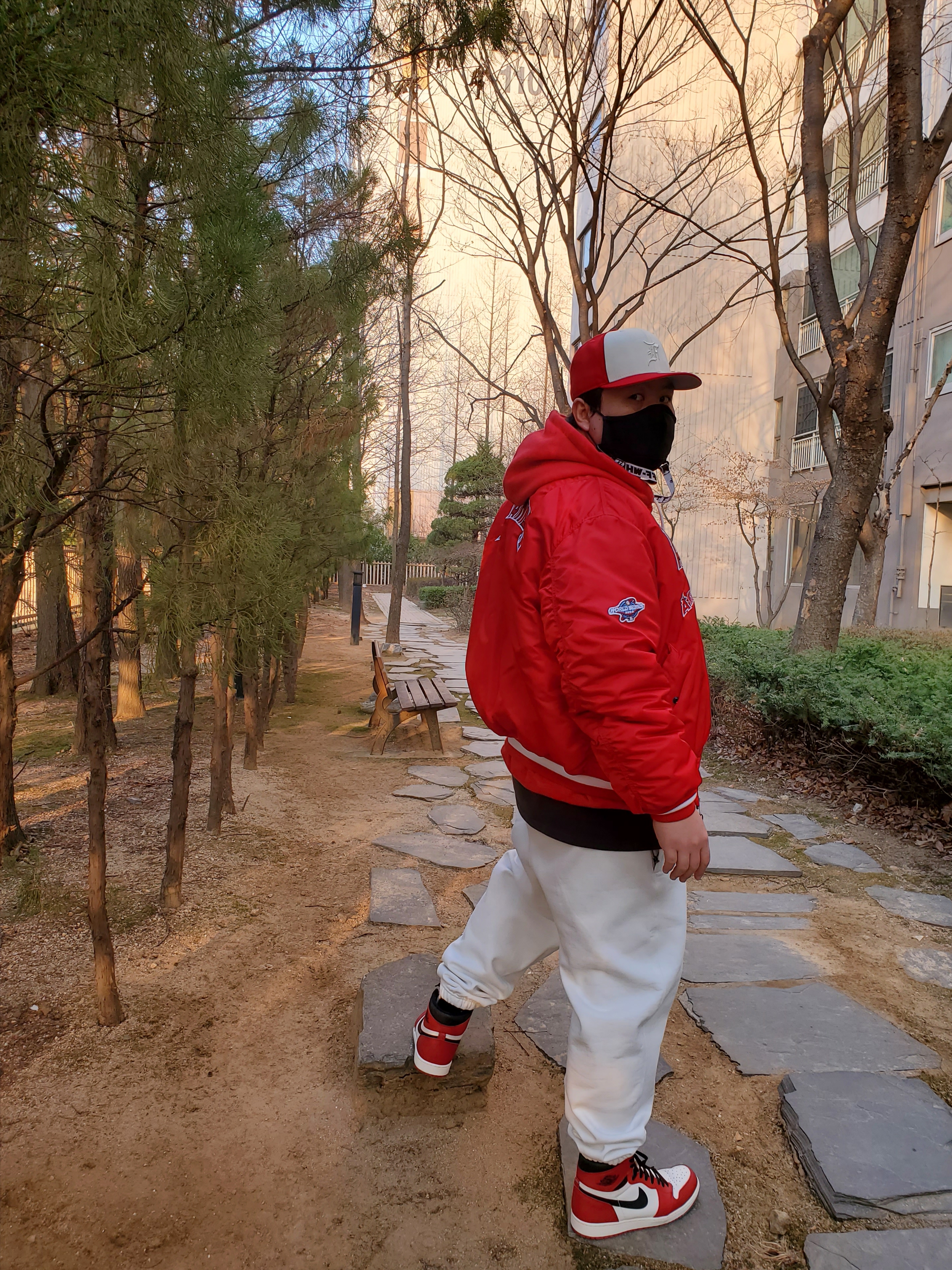 Nike NRG Solo Swoosh Fleece Pants Summit White - Asia, Jordan 1 Retro High OG Chicago 2022 착용 스타일 - 4