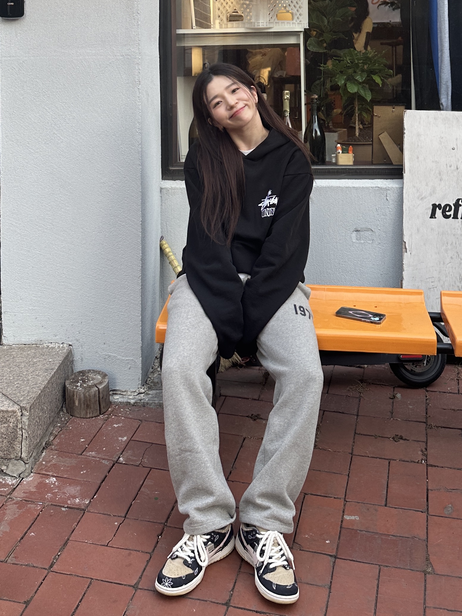 Essentials 1977 Relaxed Sweatpants Dark Oatmeal - 22SS, Stussy x Union Hoodie Black 착용 스타일