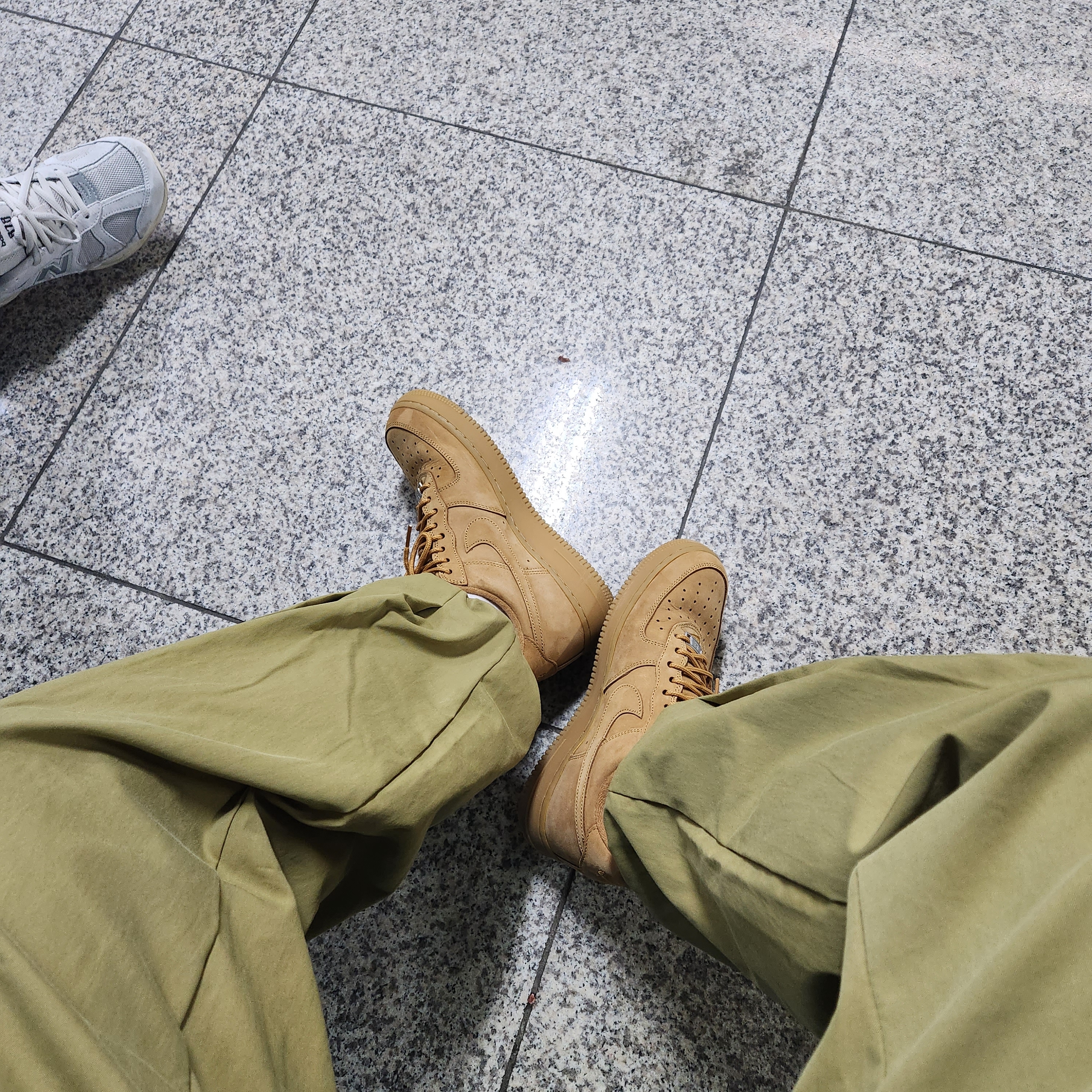 Nike x Supreme Air Force 1 Low Flax 착용 스타일