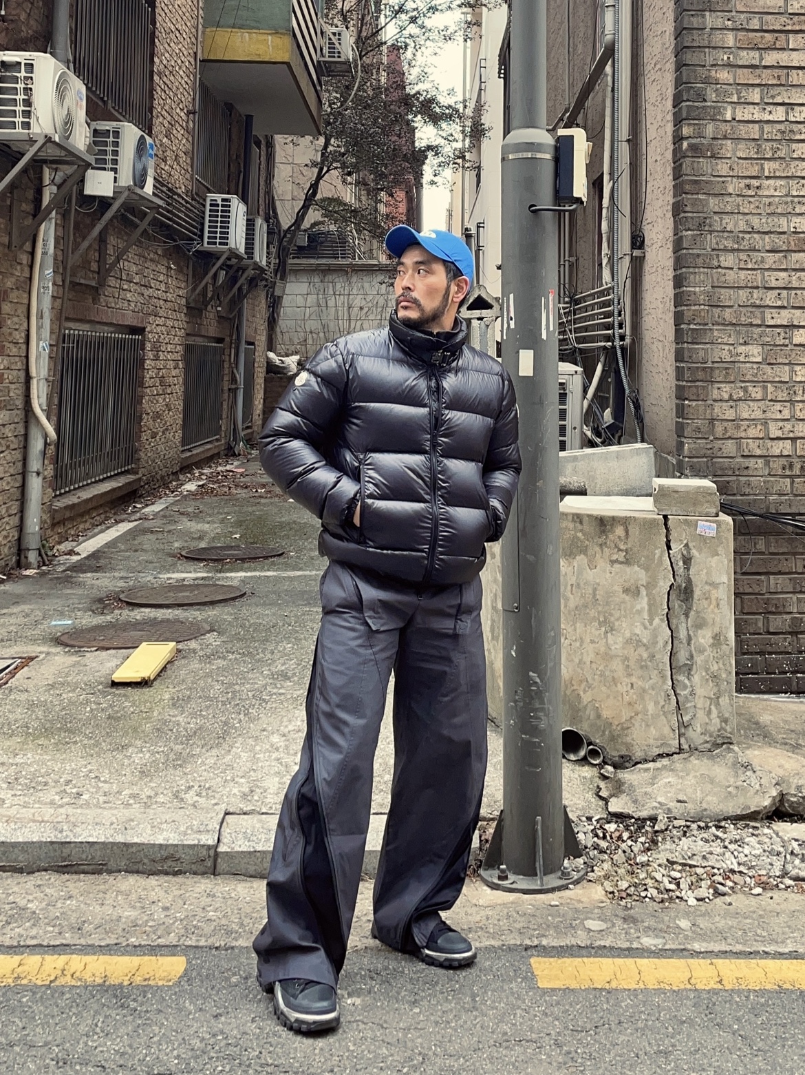 Adidas x Raf Simons Detroit Runner Core Black 착용 스타일