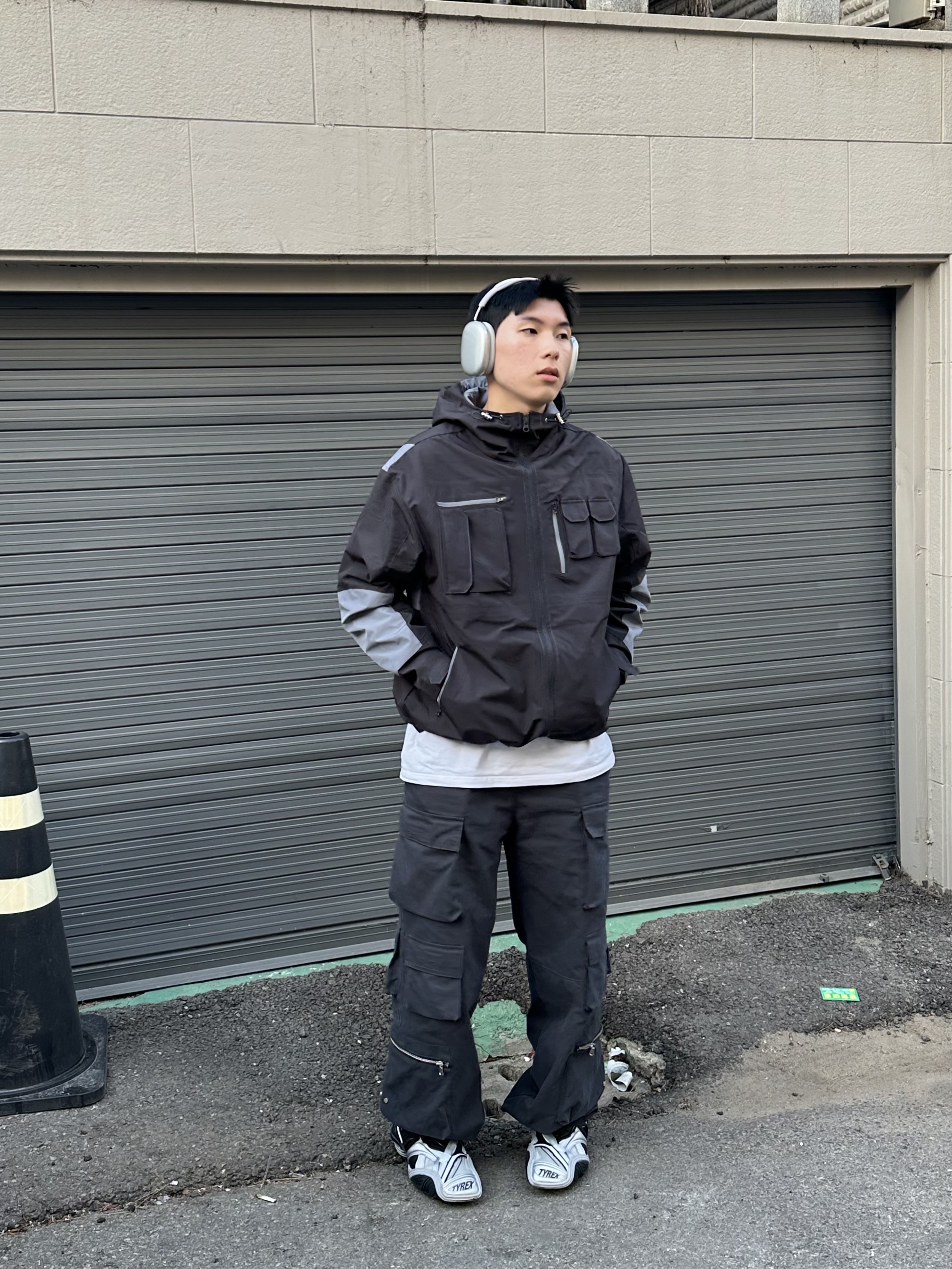Balenciaga Tyrex Sneakers Black Grey, Apple AirPods Max Lightning Silver (Korean Ver.) 착용 스타일 - 4