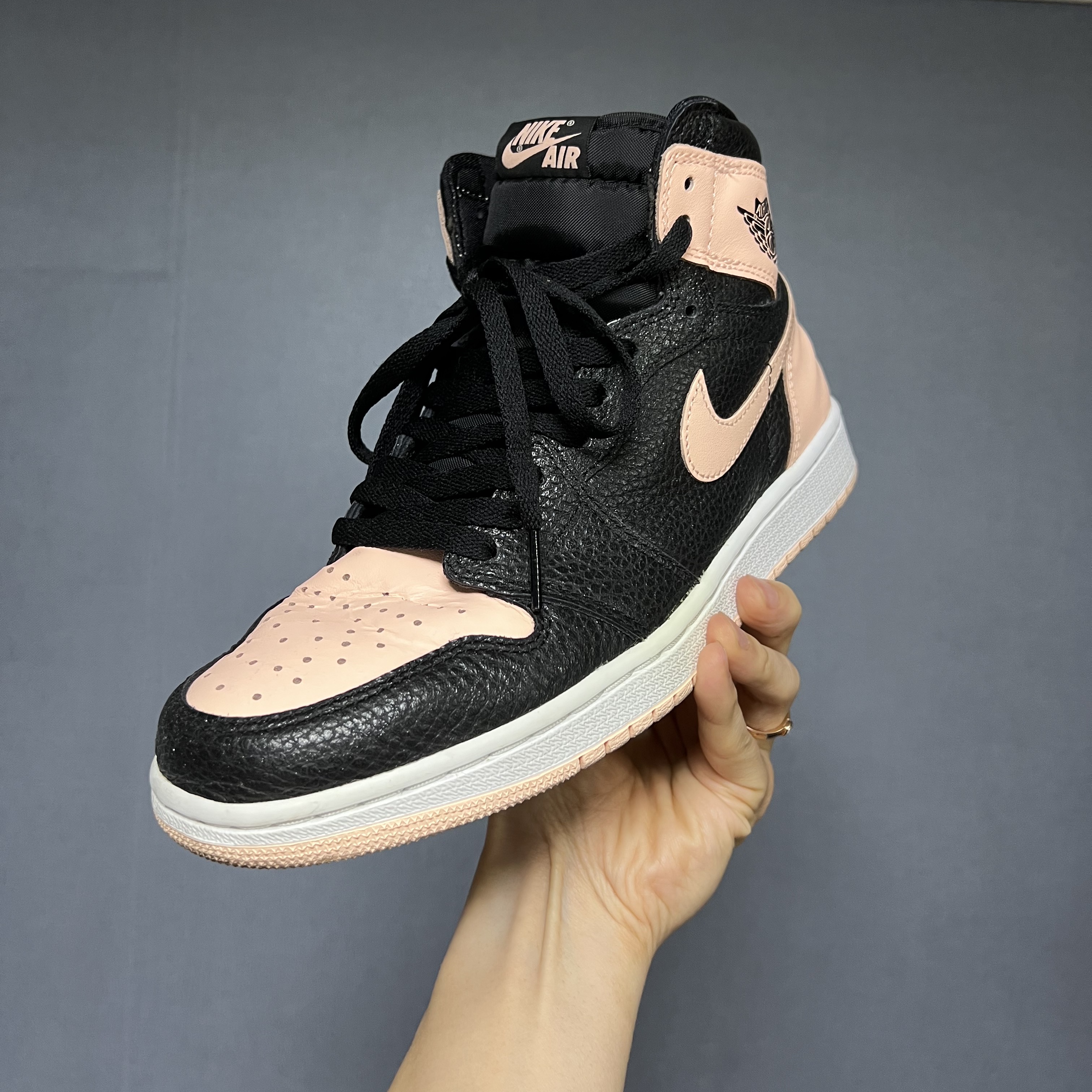 Jordan 1 Retro High OG Crimson Tint 착용 스타일 - 1