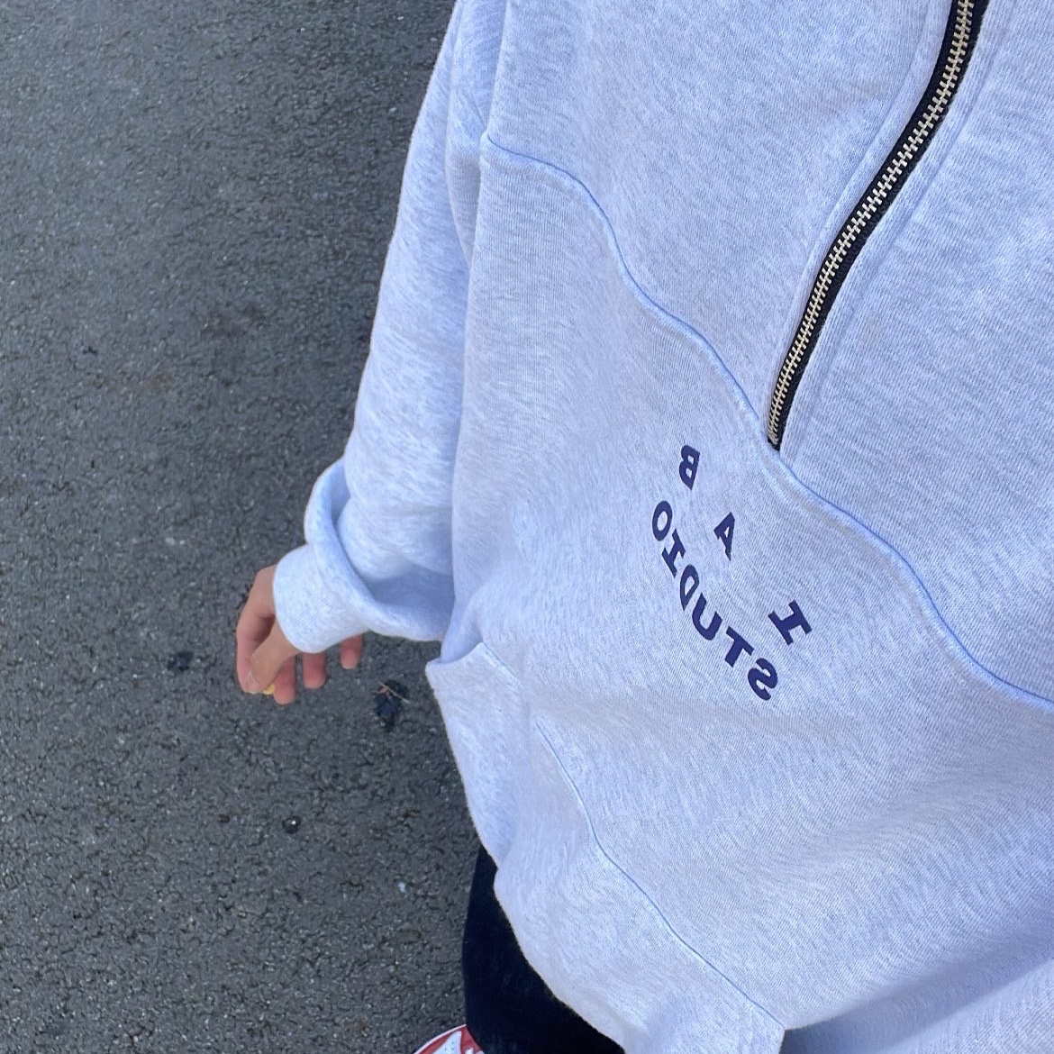 IAB Studio Half Zip Pullover Light Gray 착용 스타일 - 1