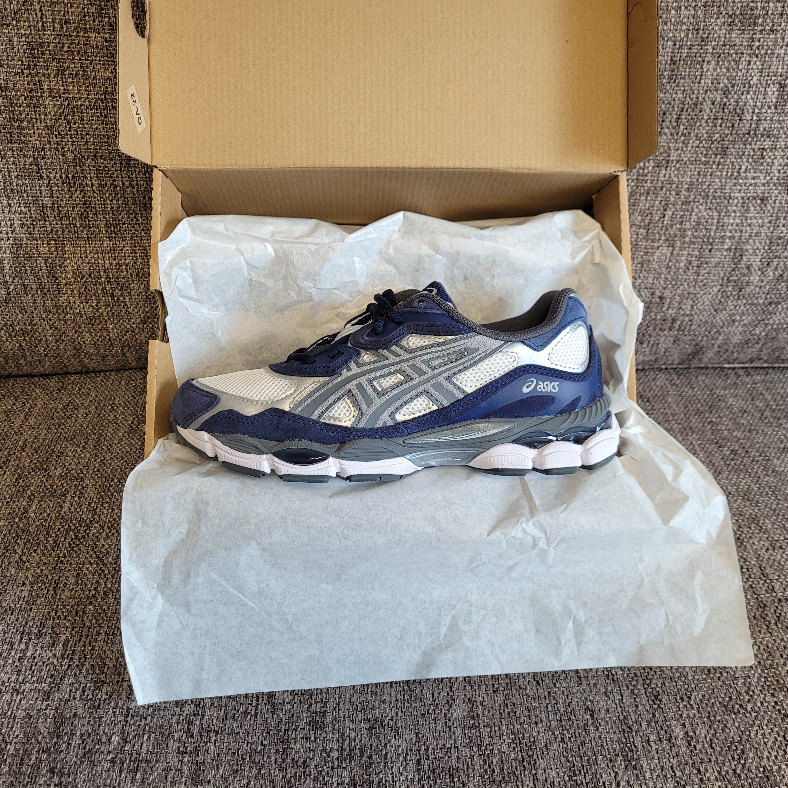Asics Gel-NYC Cream Steel Grey 착용 스타일 - 2