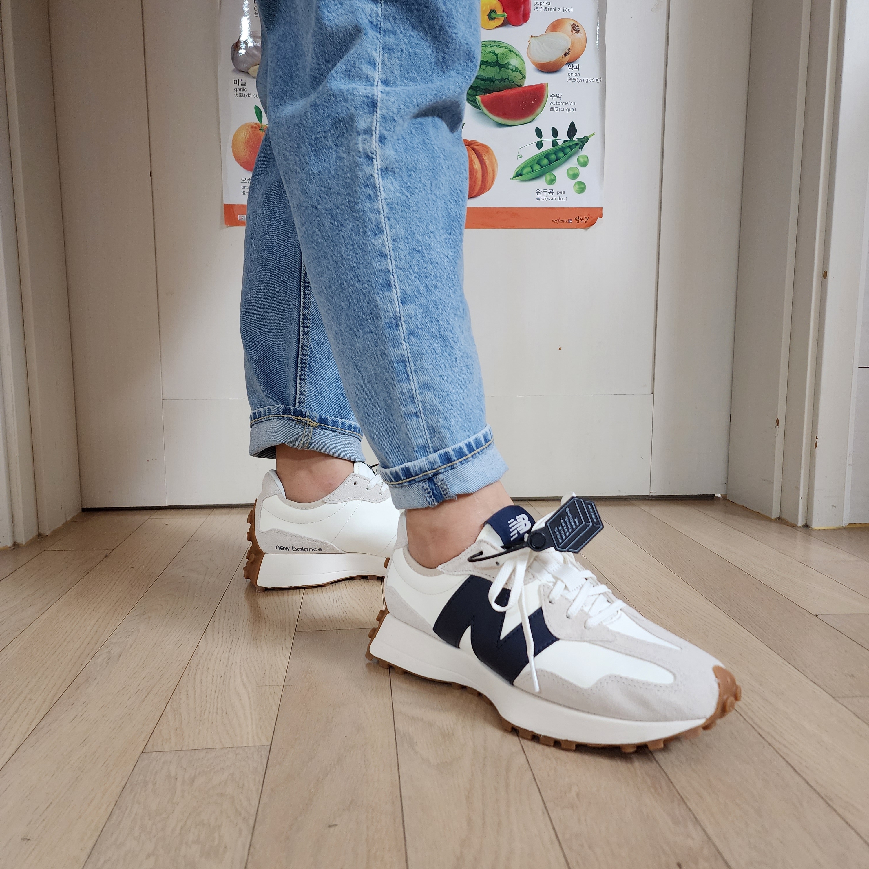 (W) New Balance 327 Beige Gum 착용 스타일