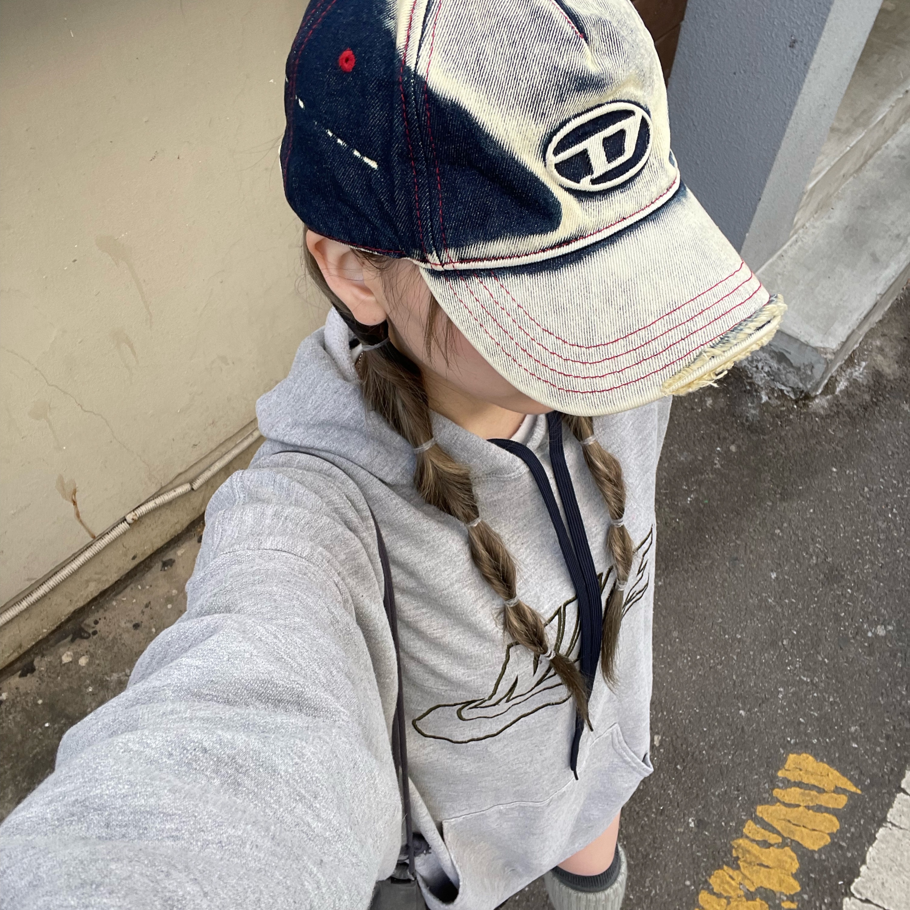 Diesel C-Seymon Treated Denim Baseball Cap Blue White 착용 스타일 - 4